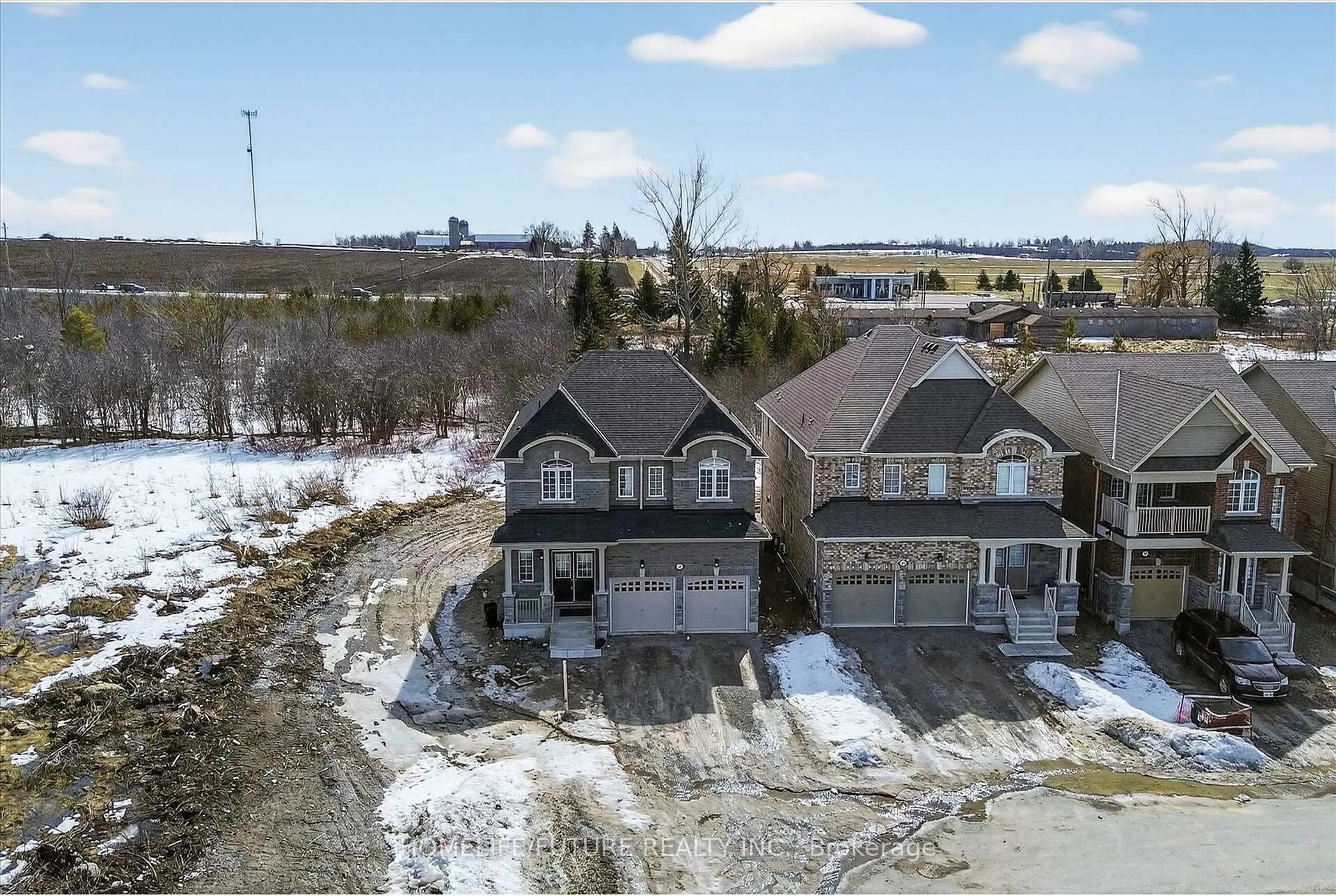 A pic from outside/outdoor area/front of a property/back of a property/a pic from drone, unknown for 21 Jeanne Pynn Ave, Georgina Ontario L0E 1R0
