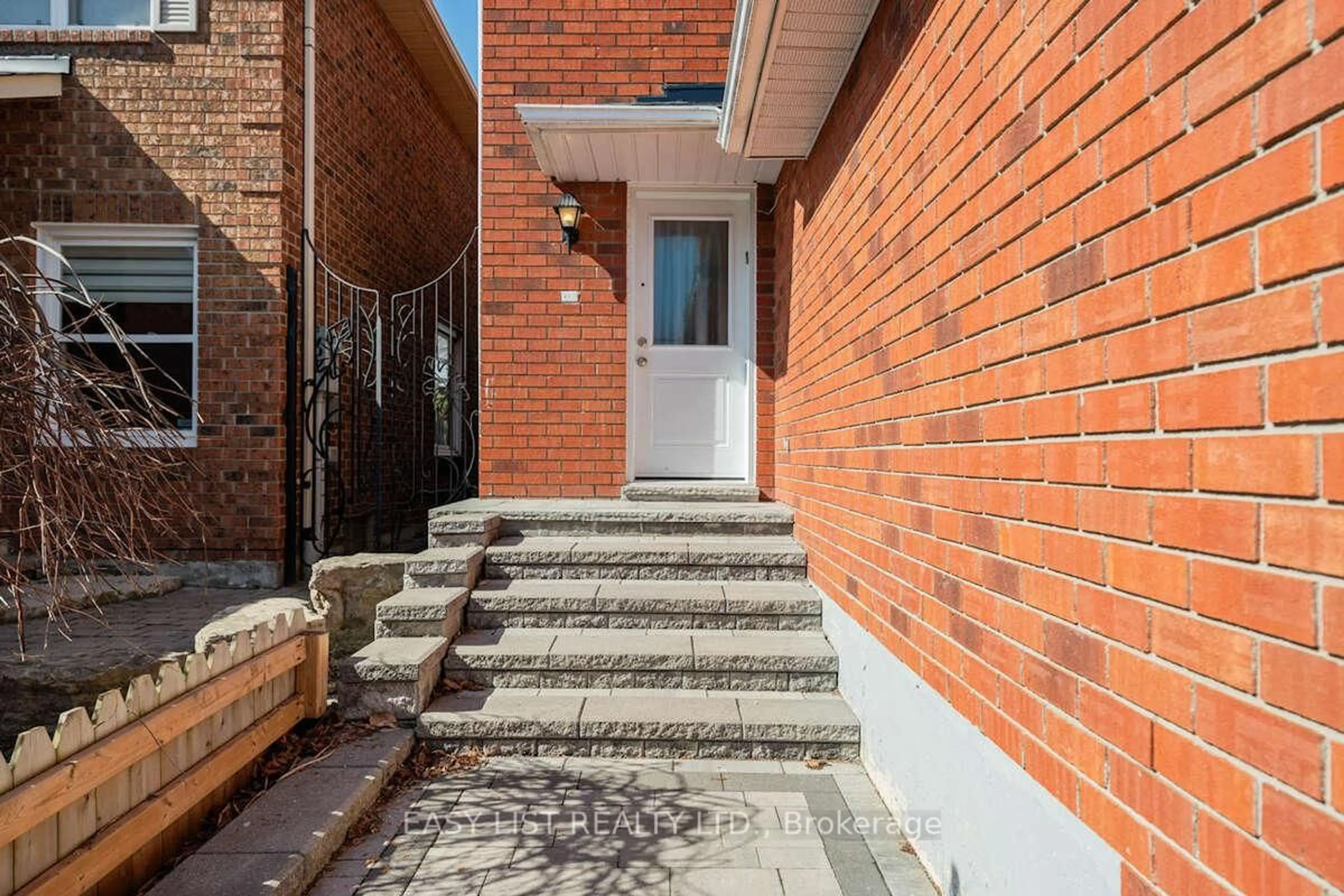 Home with brick exterior material, street for 109 Whitney Pl, Vaughan Ontario L4J 6V6