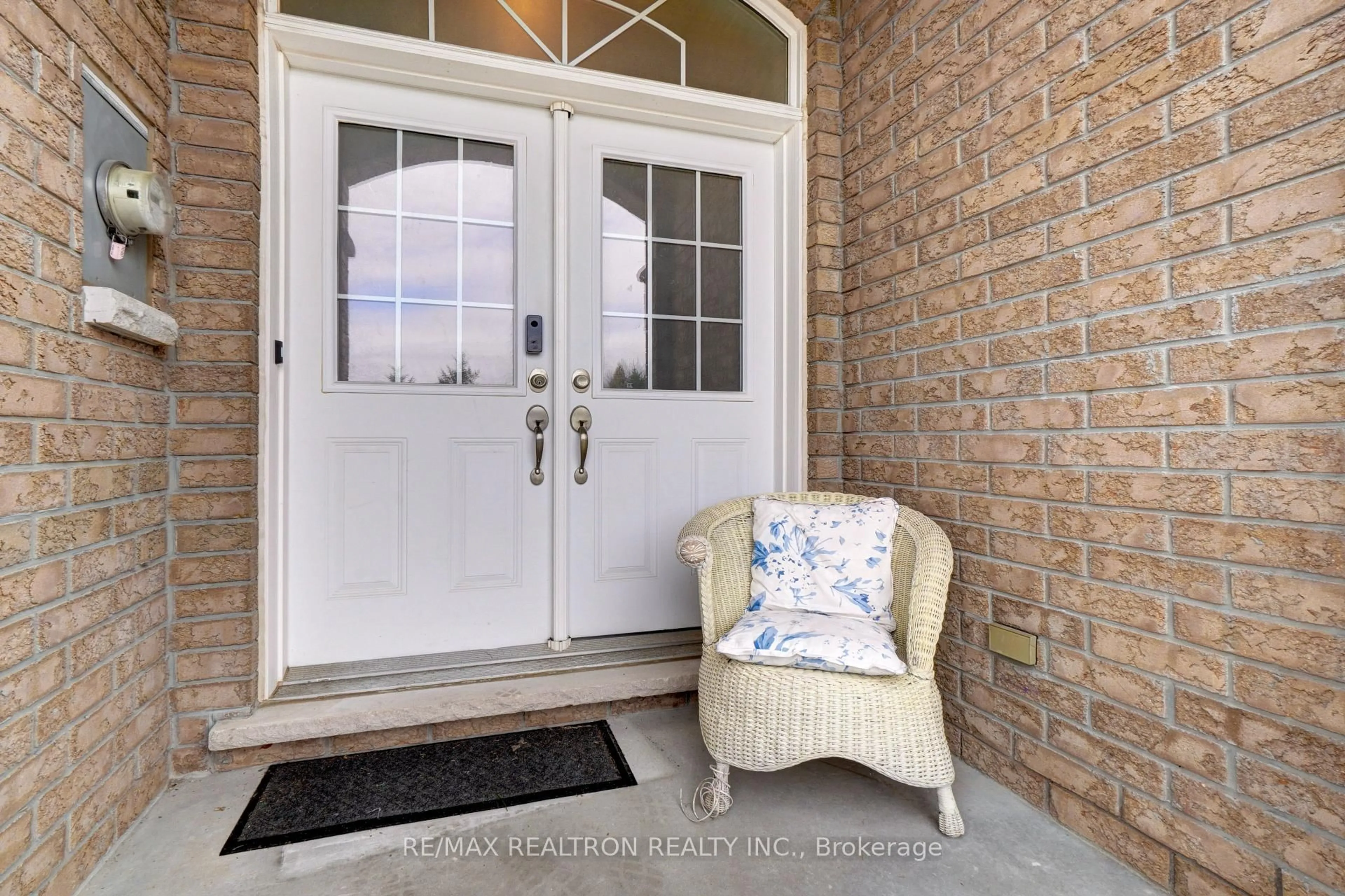 Indoor entryway for 13 Arthur Case Cres, East Gwillimbury Ontario L0G 1M0