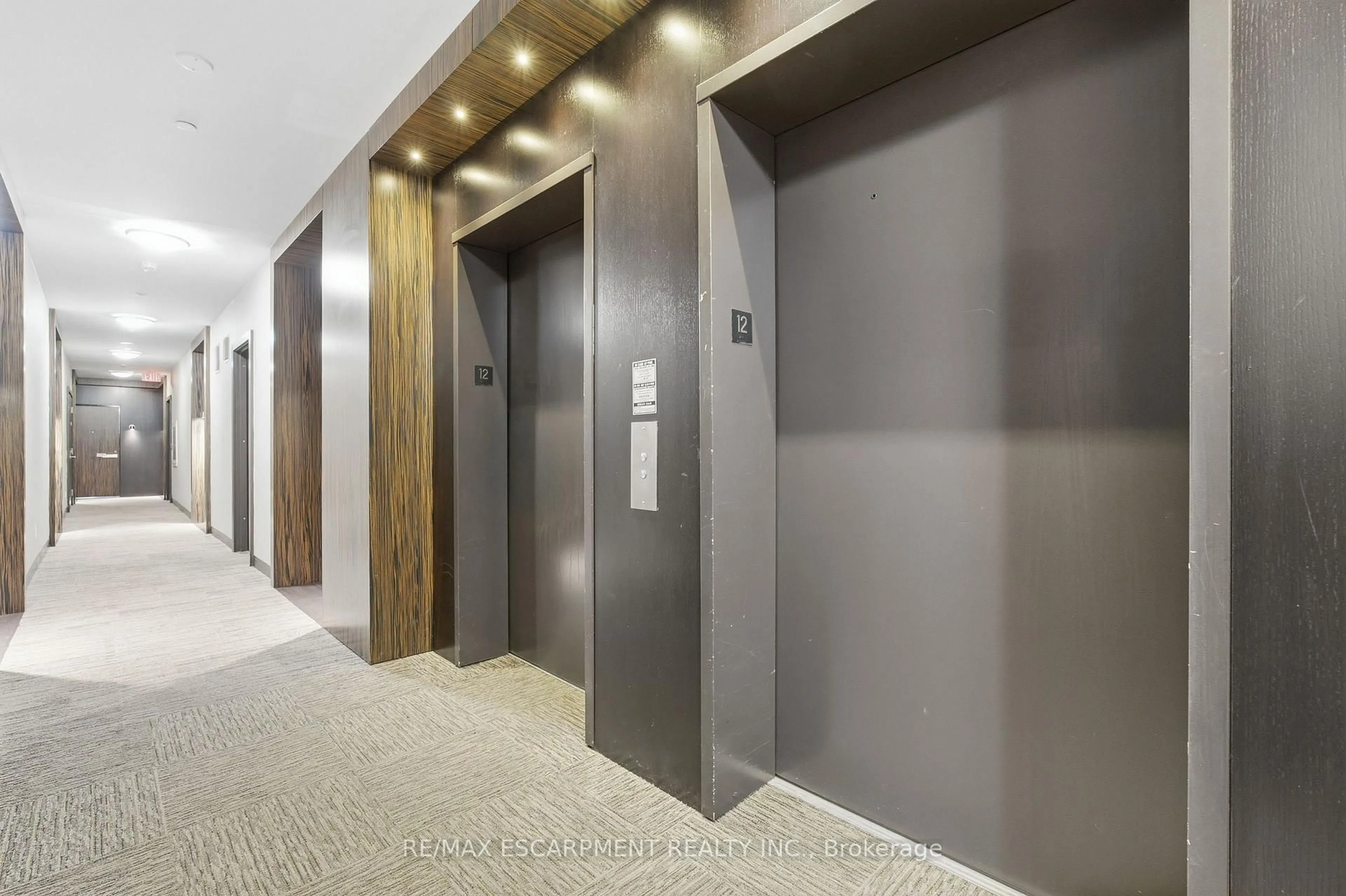 Indoor foyer for 277 South Park Rd #1210, Markham Ontario L3T 0B7