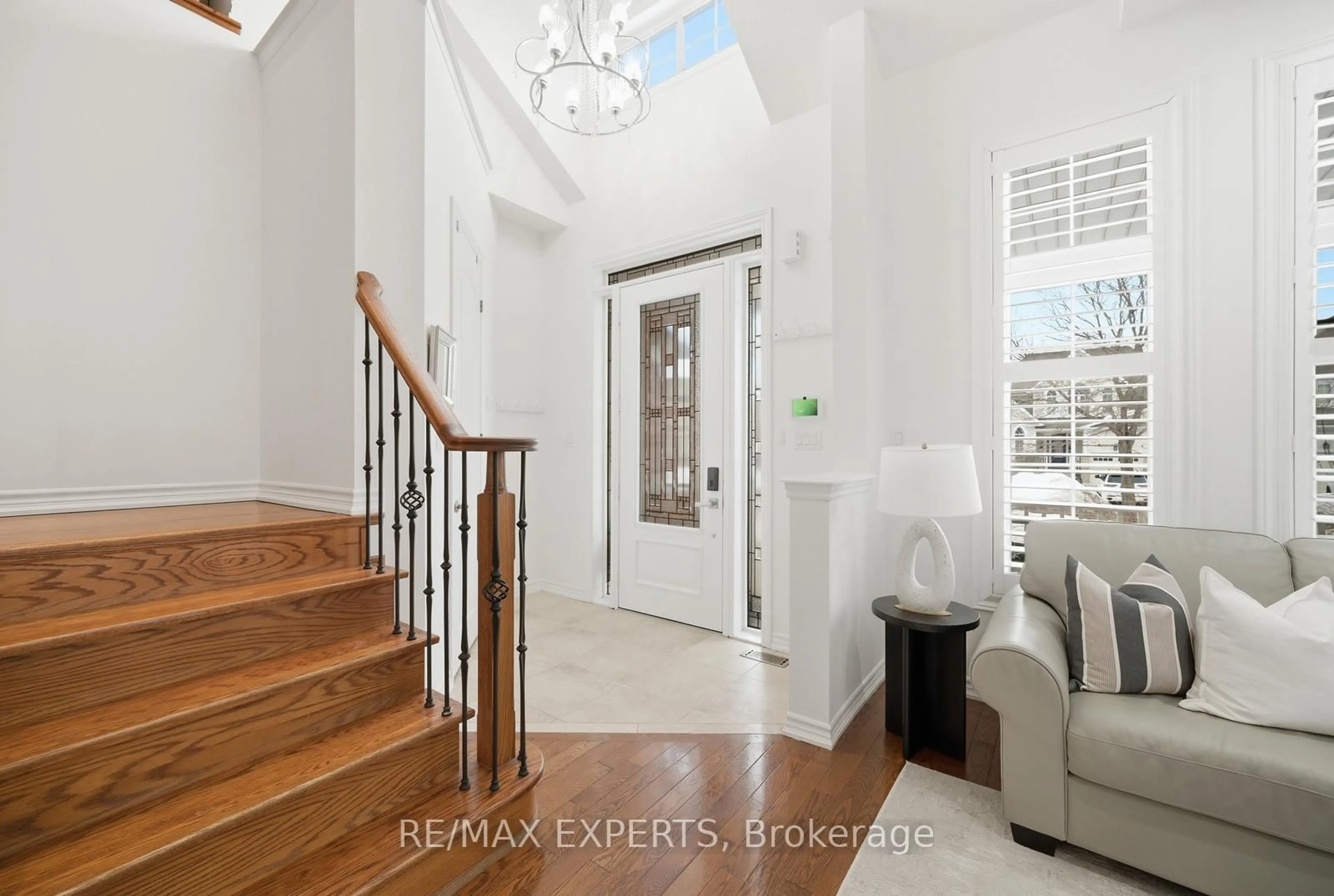 Indoor entryway for 11 Collier Cres, Essa Ontario L3W 0M7