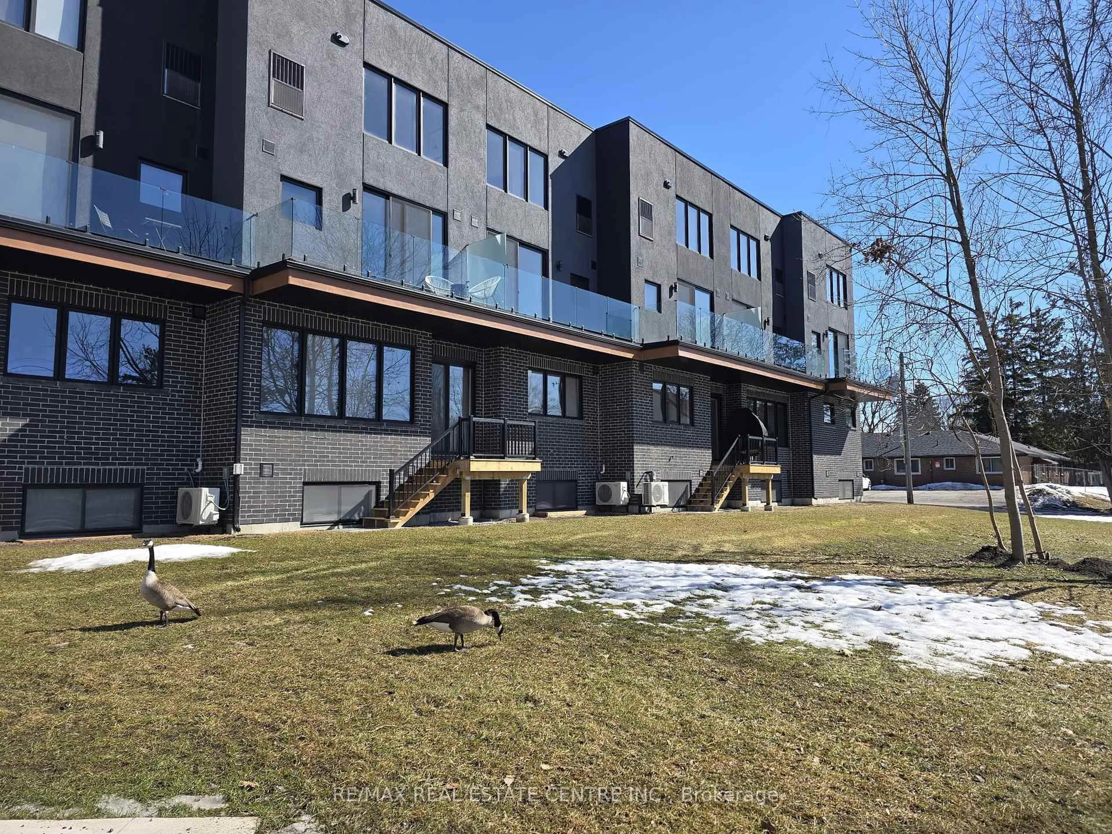 Unknown for 59 Charles St #2, Newmarket Ontario L3Y 3V7