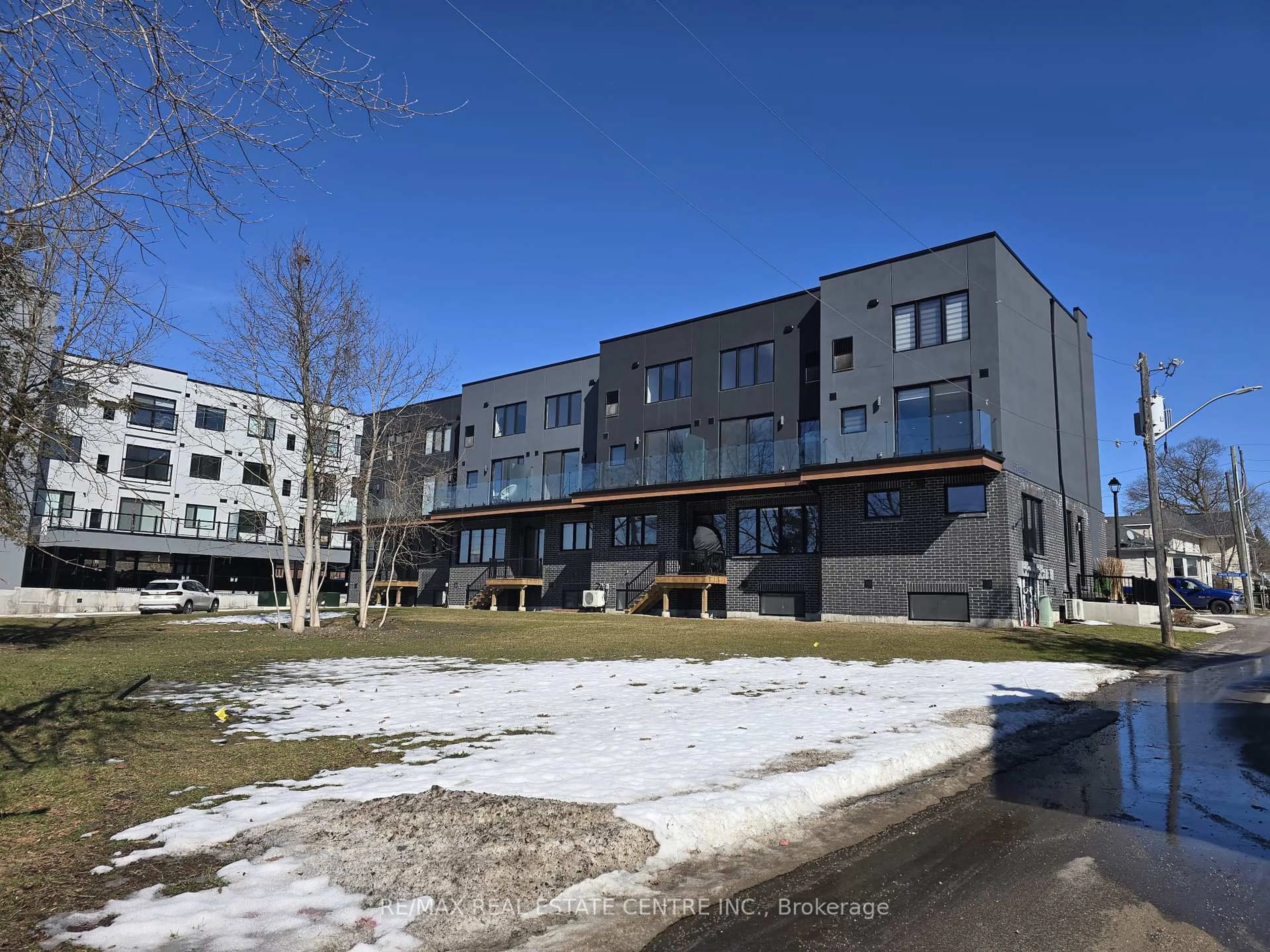 Unknown for 59 Charles St #2, Newmarket Ontario L3Y 3V7