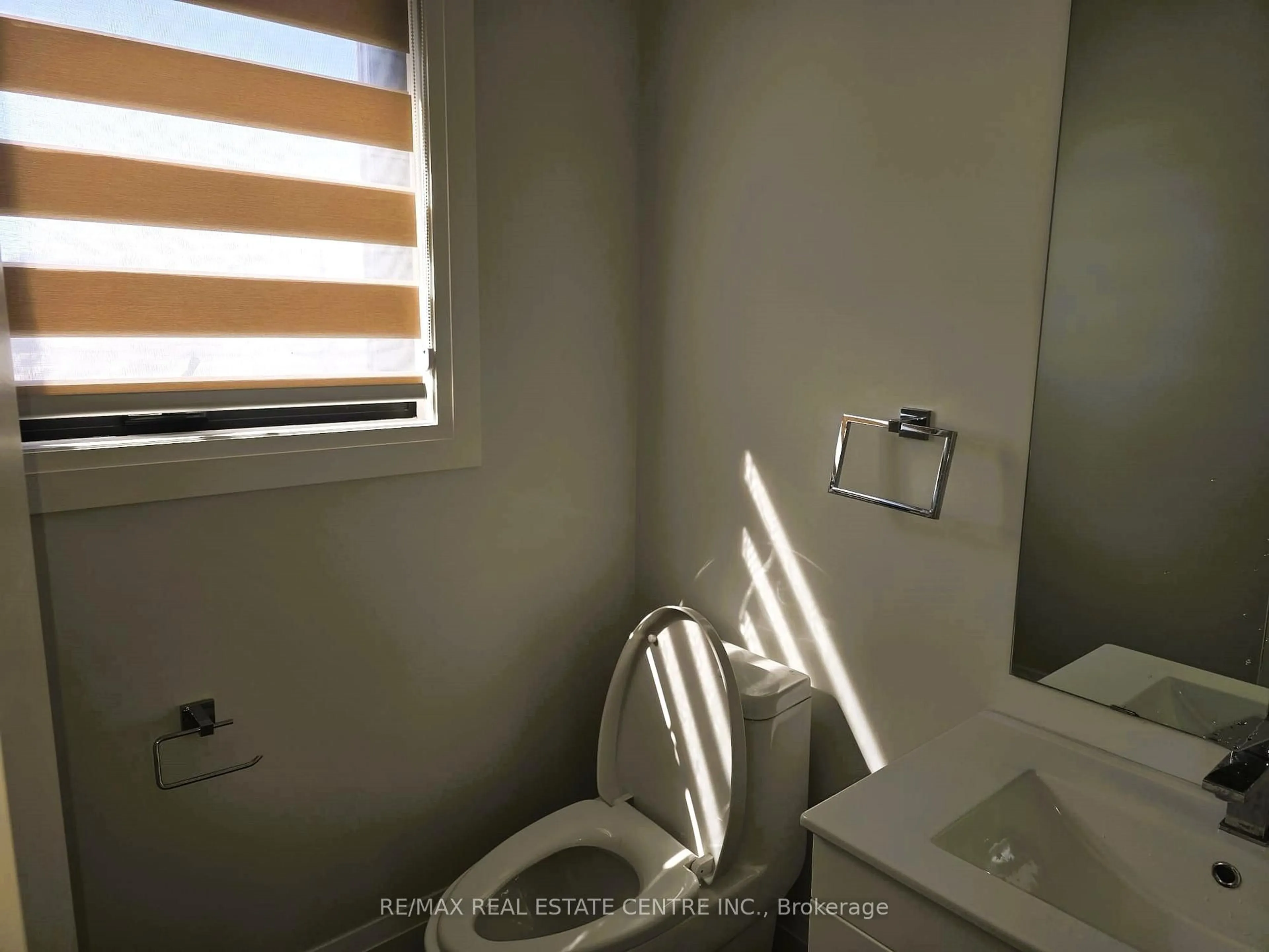 Unknown for 59 Charles St #2, Newmarket Ontario L3Y 3V7