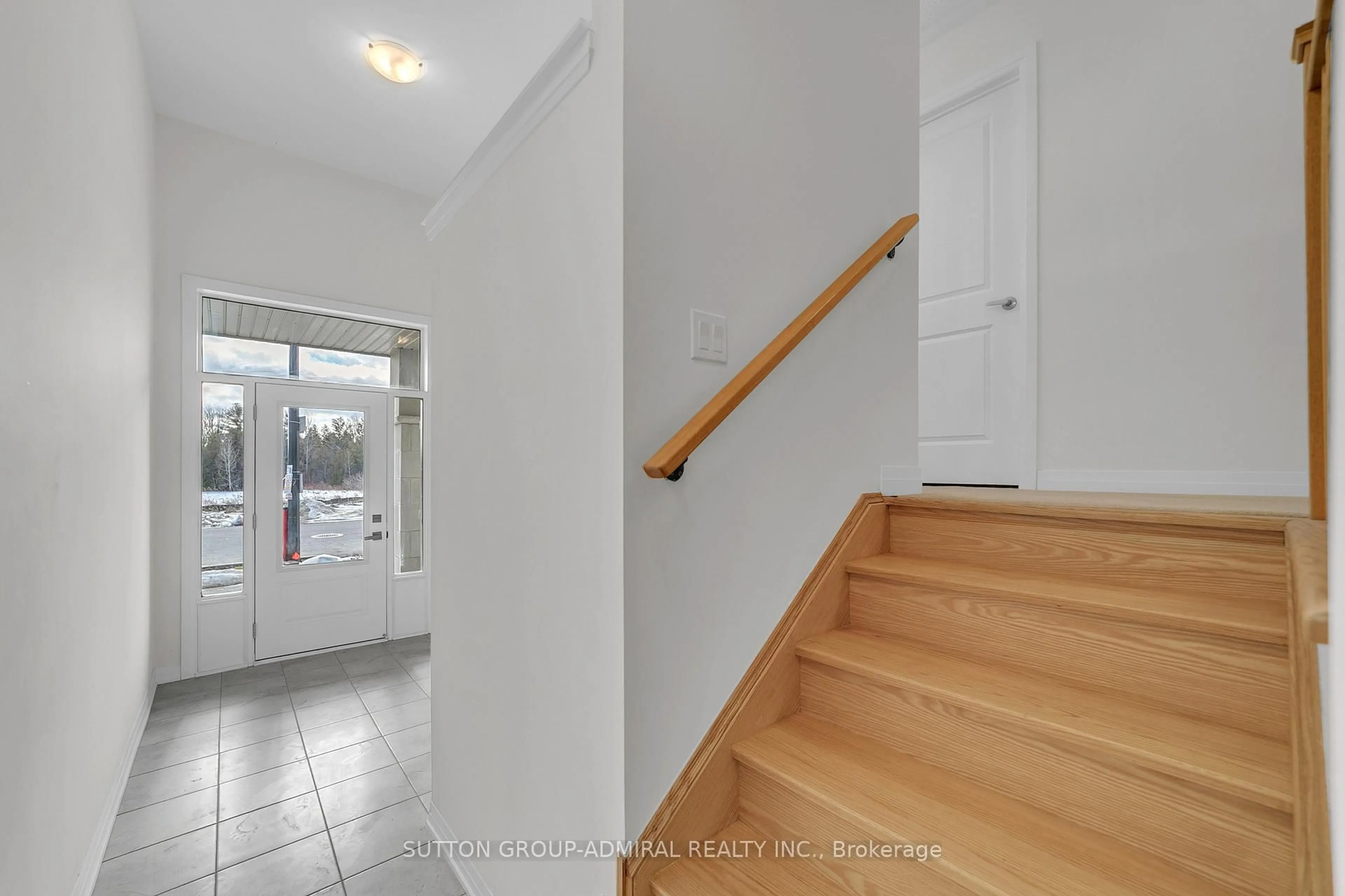 Indoor entryway for 70 Lunay Dr, Richmond Hill Ontario L4S 0P2