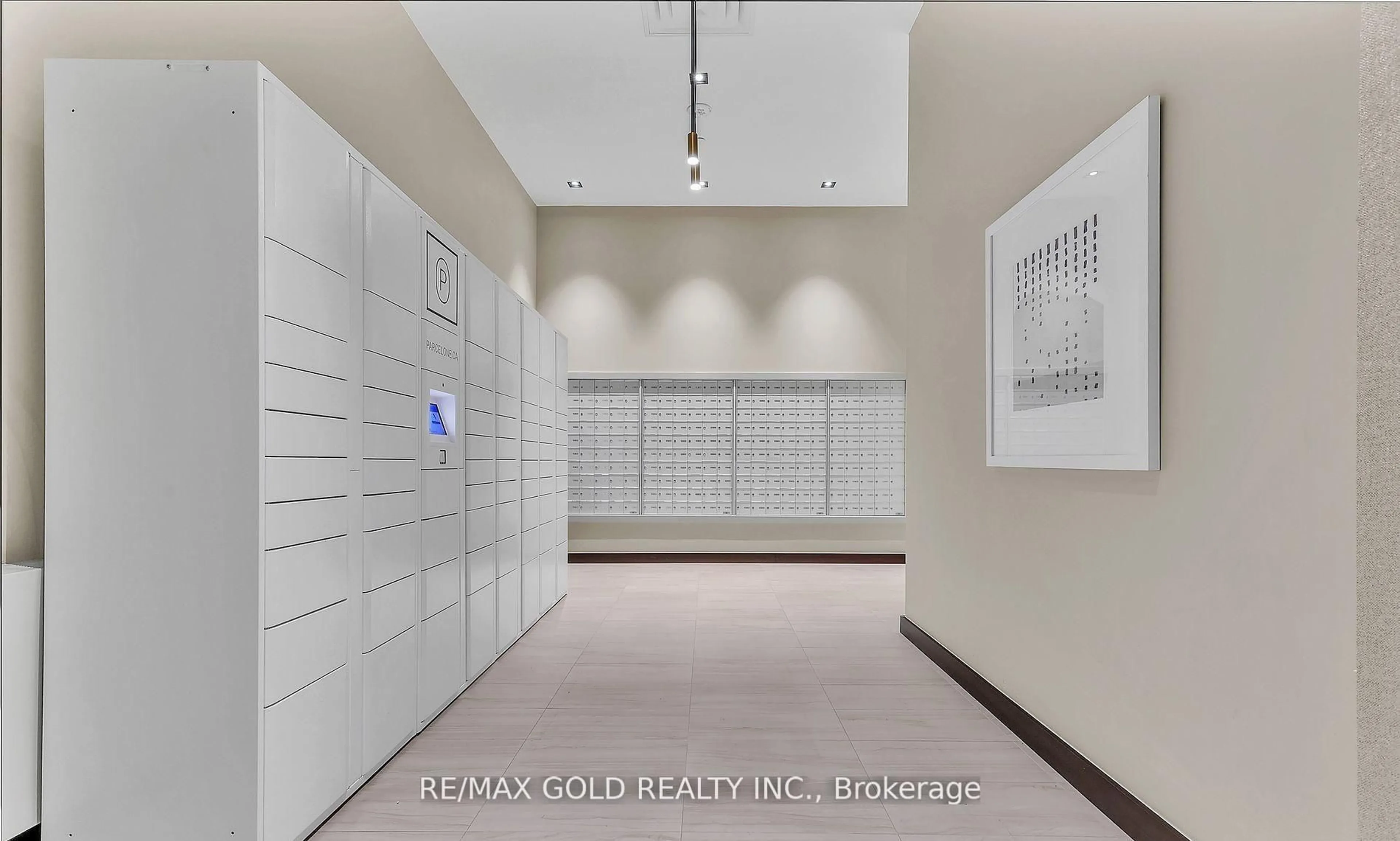 Indoor foyer for 60 Honeycrisp Cres #1116, Vaughan Ontario L4K 0N5