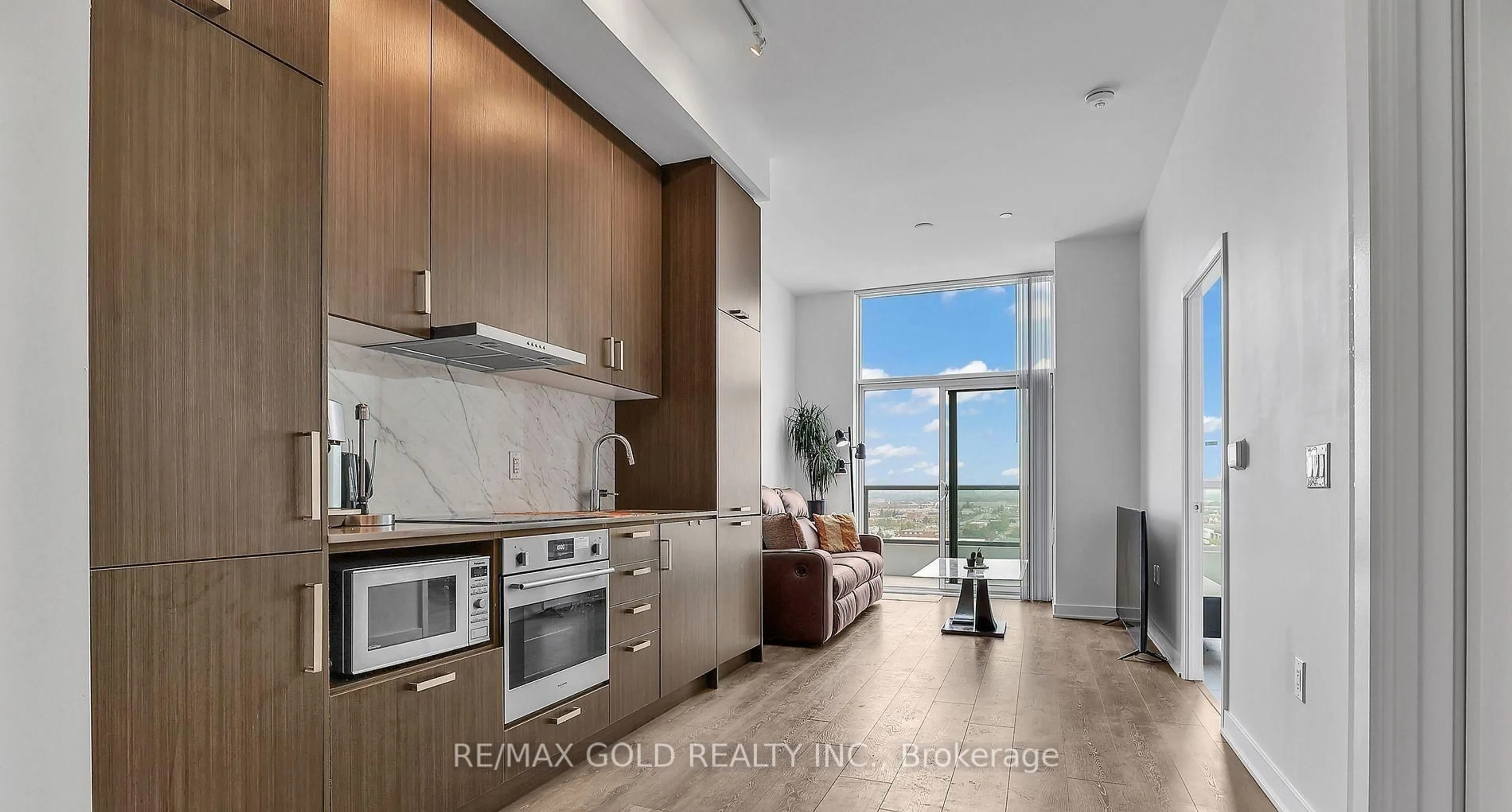 Open concept kitchen, ceramic/tile floor for 60 Honeycrisp Cres #1116, Vaughan Ontario L4K 0N5