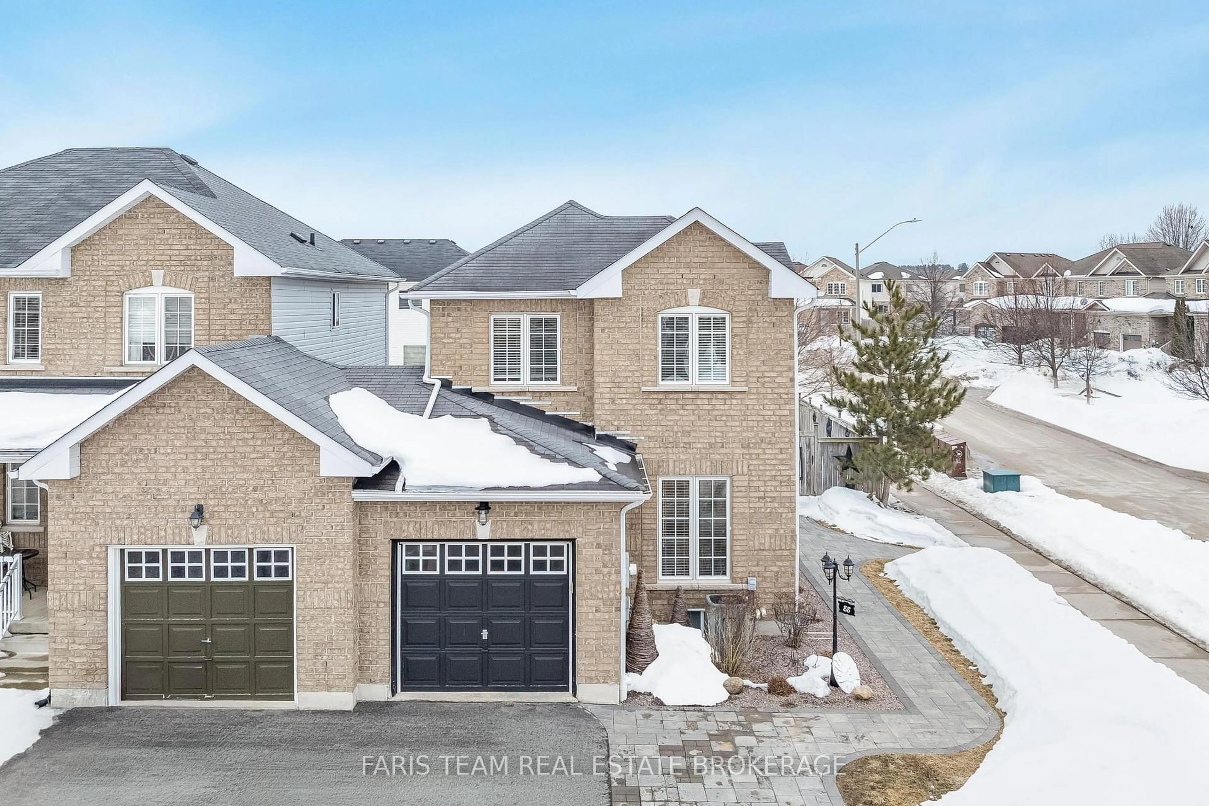 A pic from outside/outdoor area/front of a property/back of a property/a pic from drone, street for 88 Lookout St, Essa Ontario L3W 0E6