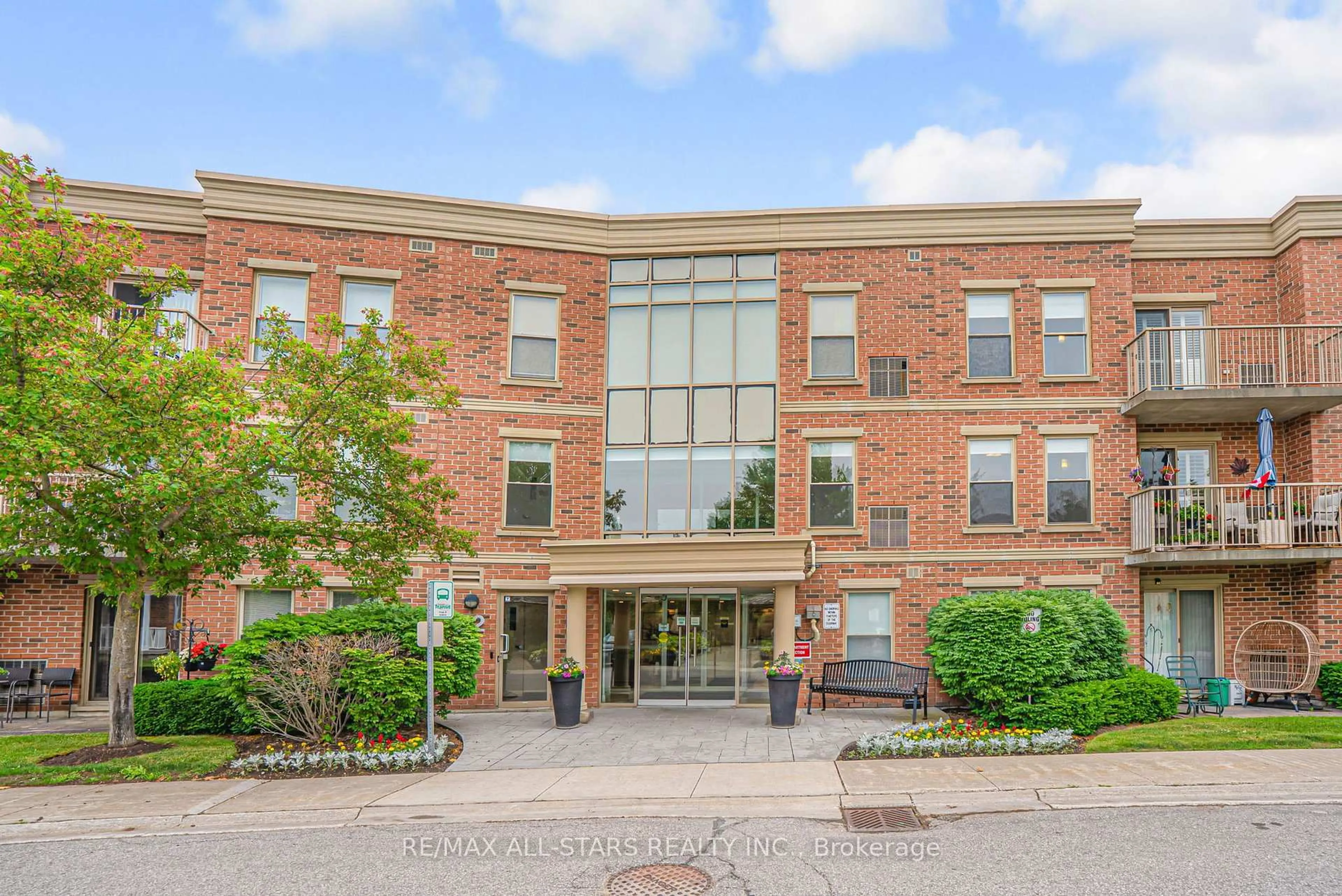 Indoor foyer for 22 James Hill Crt #309, Uxbridge Ontario L9P 1Y6