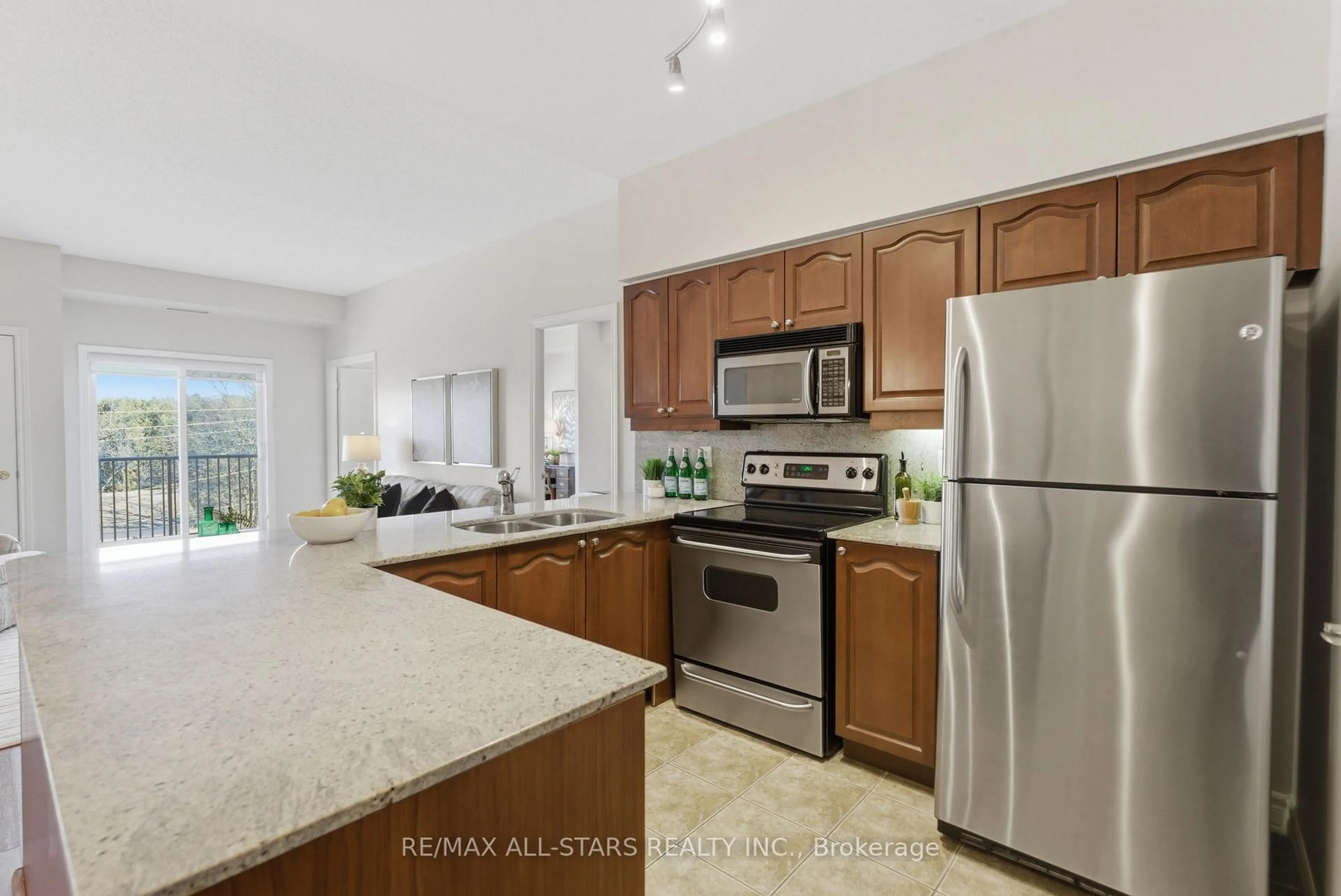 Standard kitchen, ceramic/tile floor for 22 James Hill Crt #309, Uxbridge Ontario L9P 1Y6