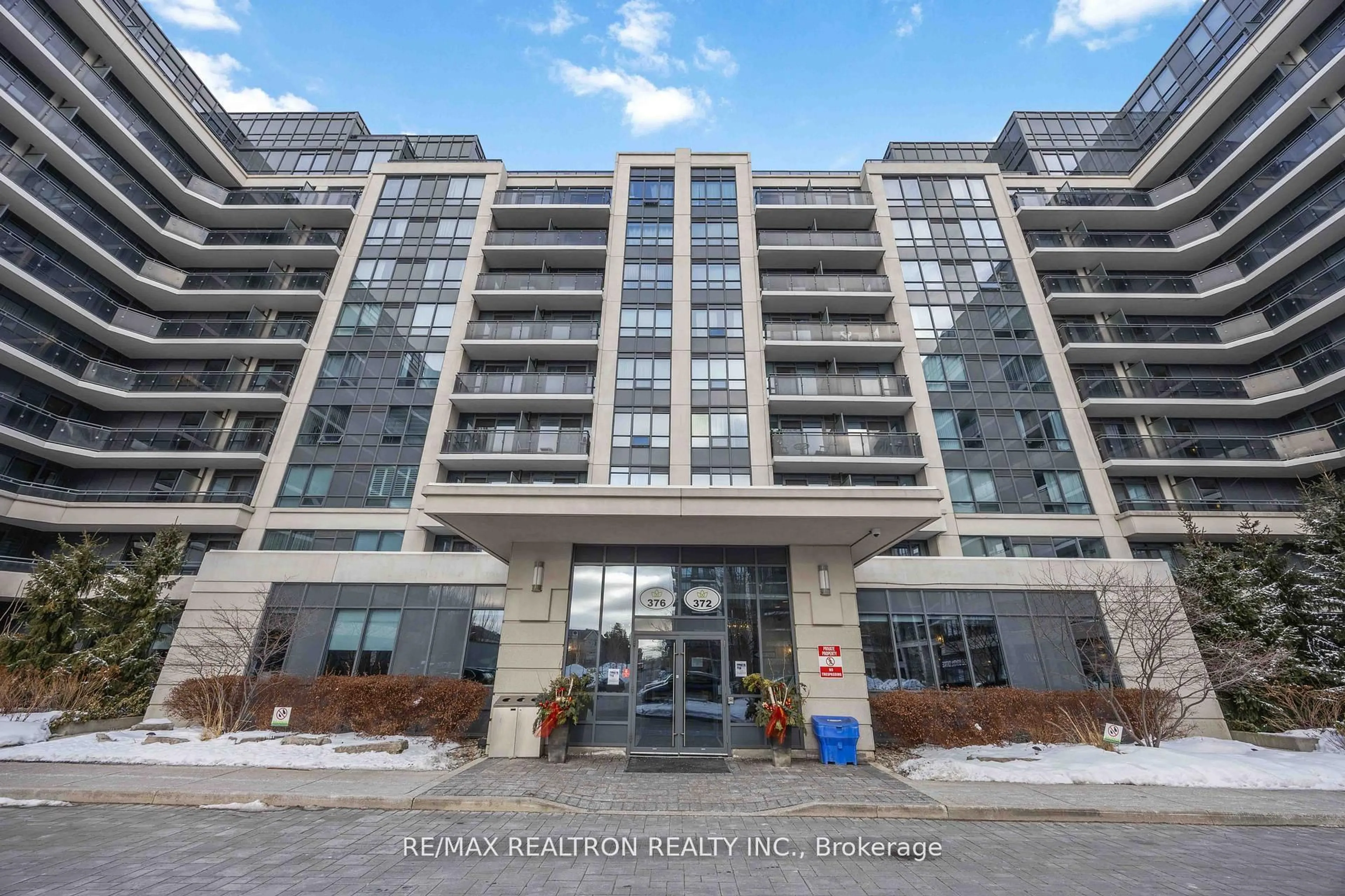 Indoor foyer for 372 Highway 7 Rd #212, Richmond Hill Ontario L4B 0C6