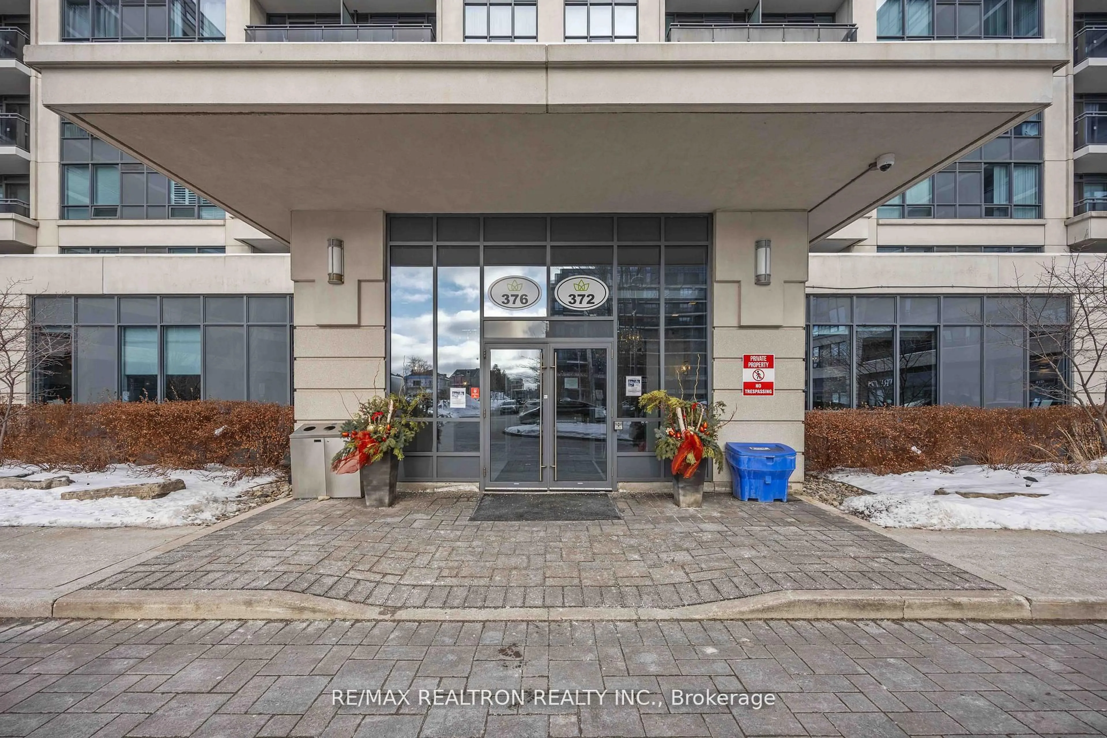 Indoor foyer for 372 Highway 7 Rd #212, Richmond Hill Ontario L4B 0C6