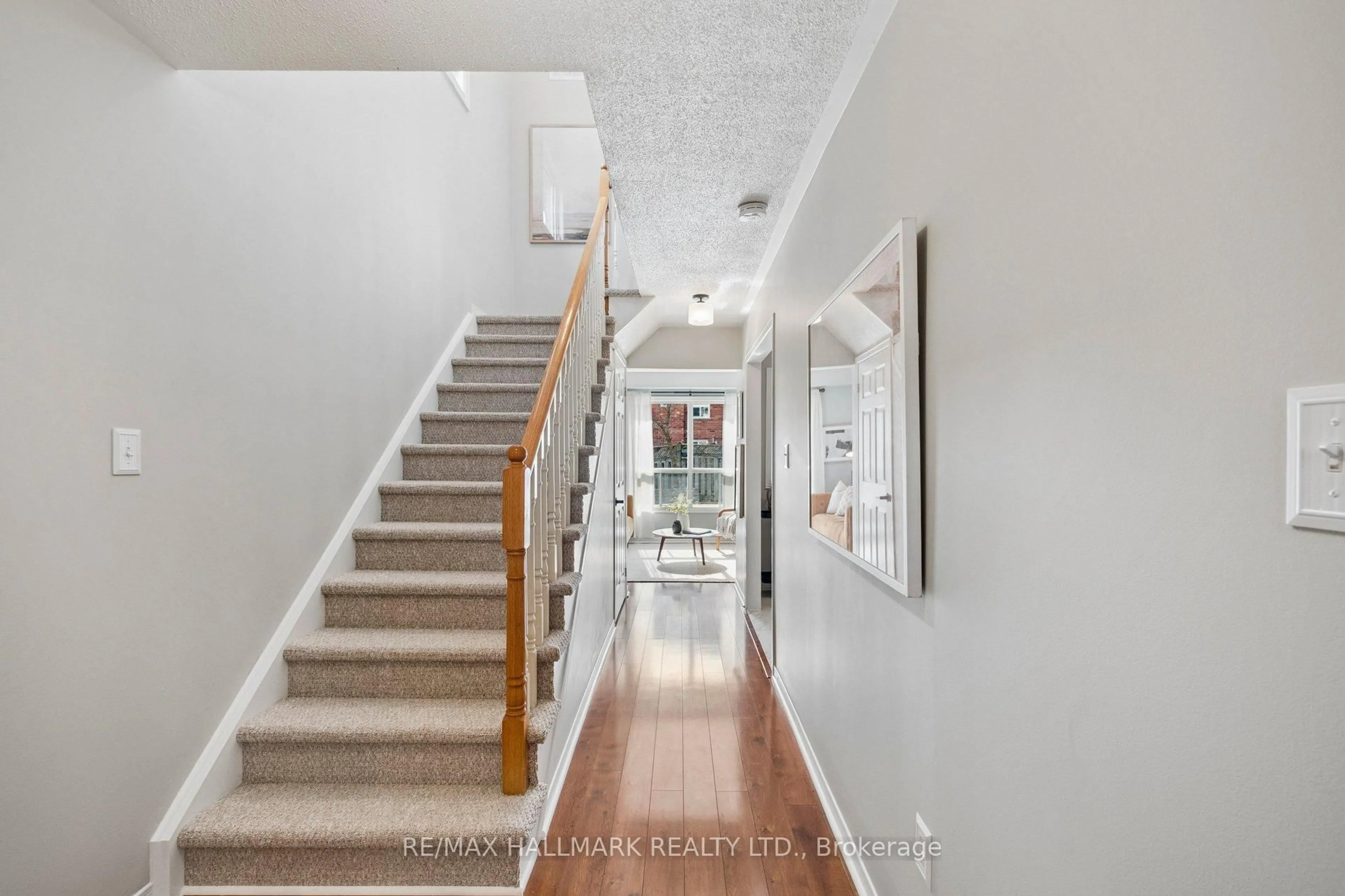 Unknown for 568 Walpole Cres, Newmarket Ontario L3X 2B4