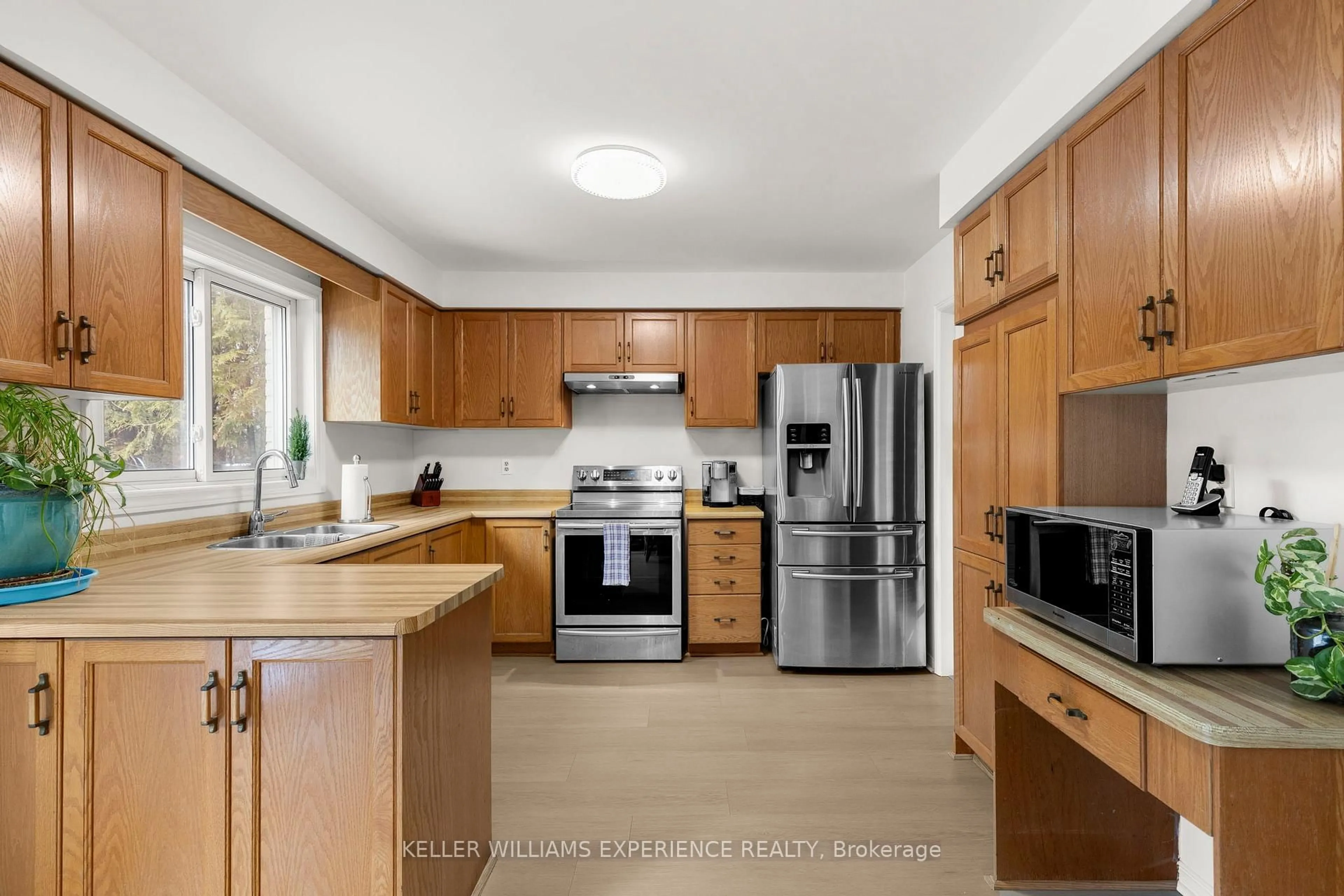 Standard kitchen, ceramic/tile floor for 2 Heritage Rd, Innisfil Ontario L0L 1L0