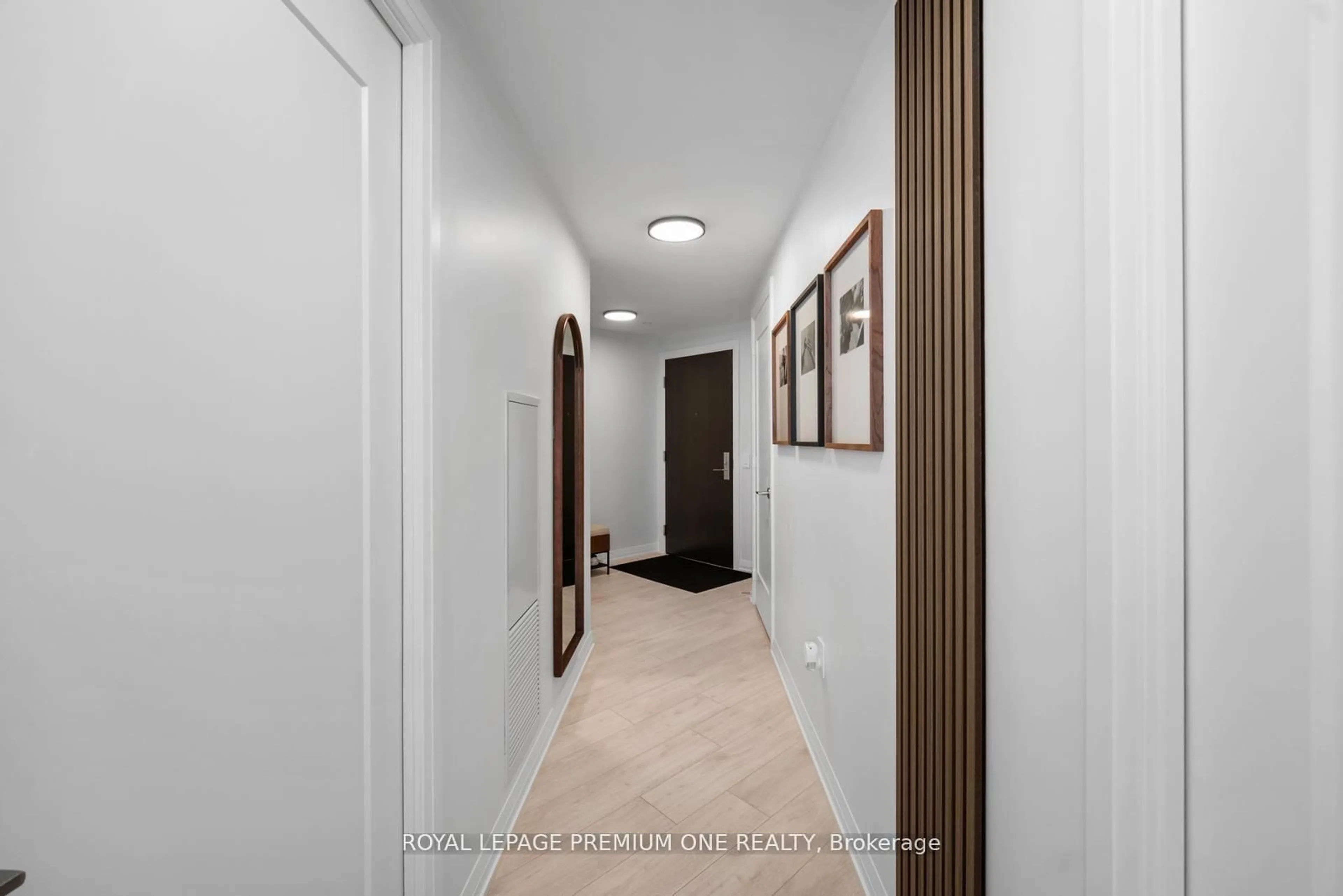 Indoor entryway for 9000 Jane St #1715, Vaughan Ontario L4K 2M9