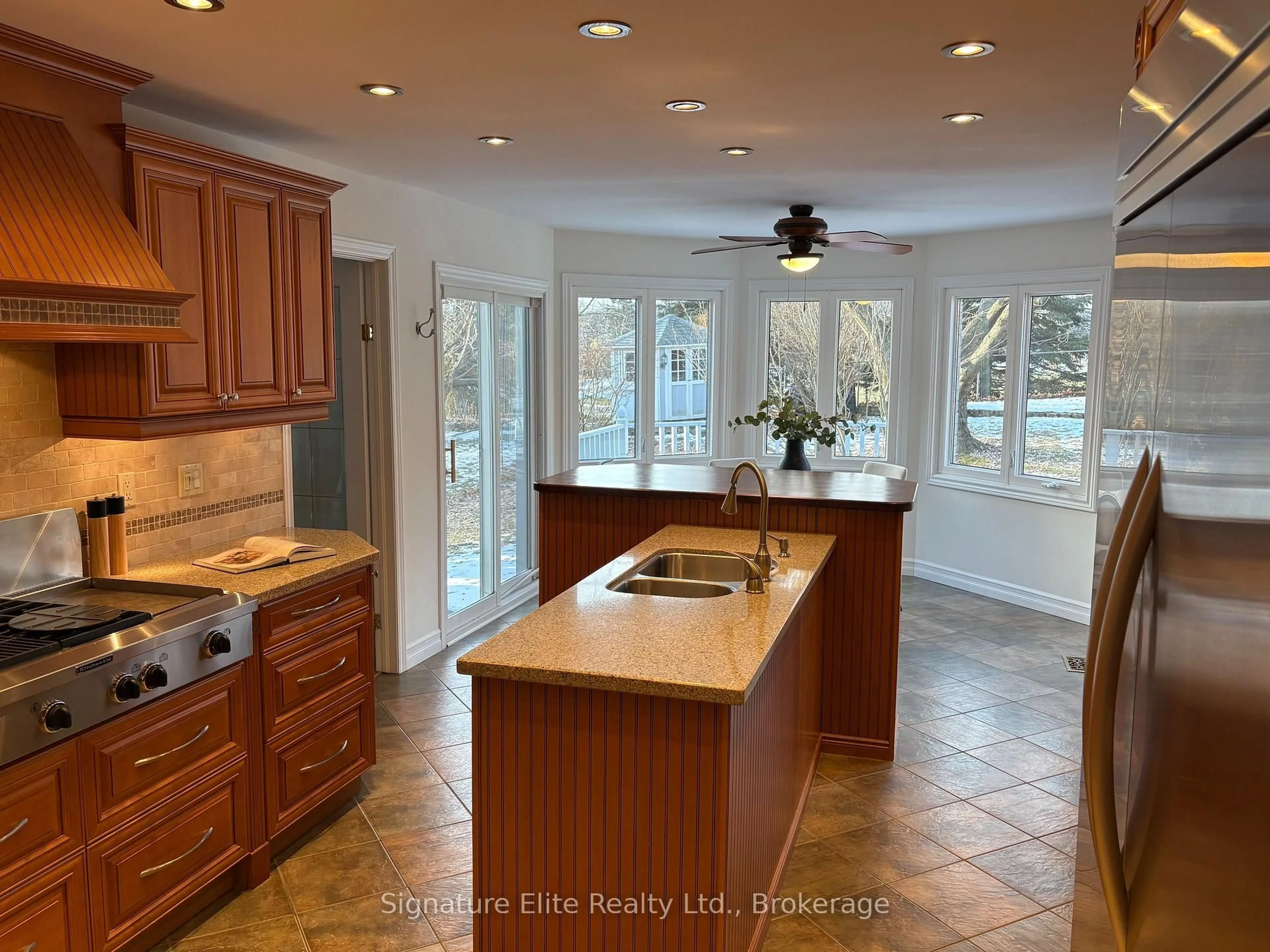 Open concept kitchen, ceramic/tile floor for 351 Kirby Cres, Newmarket Ontario L3X 1G8