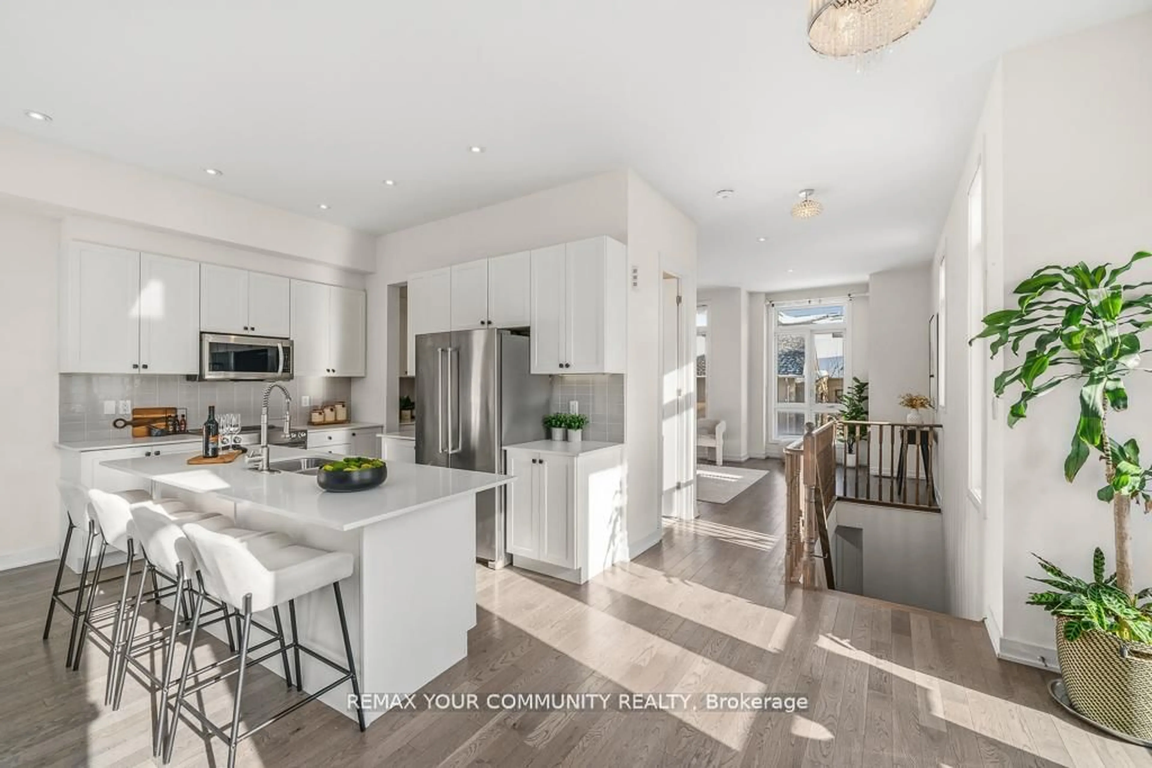 Open concept kitchen, ceramic/tile floor for 7 Howick Lane, Richmond Hill Ontario L4C 5T1