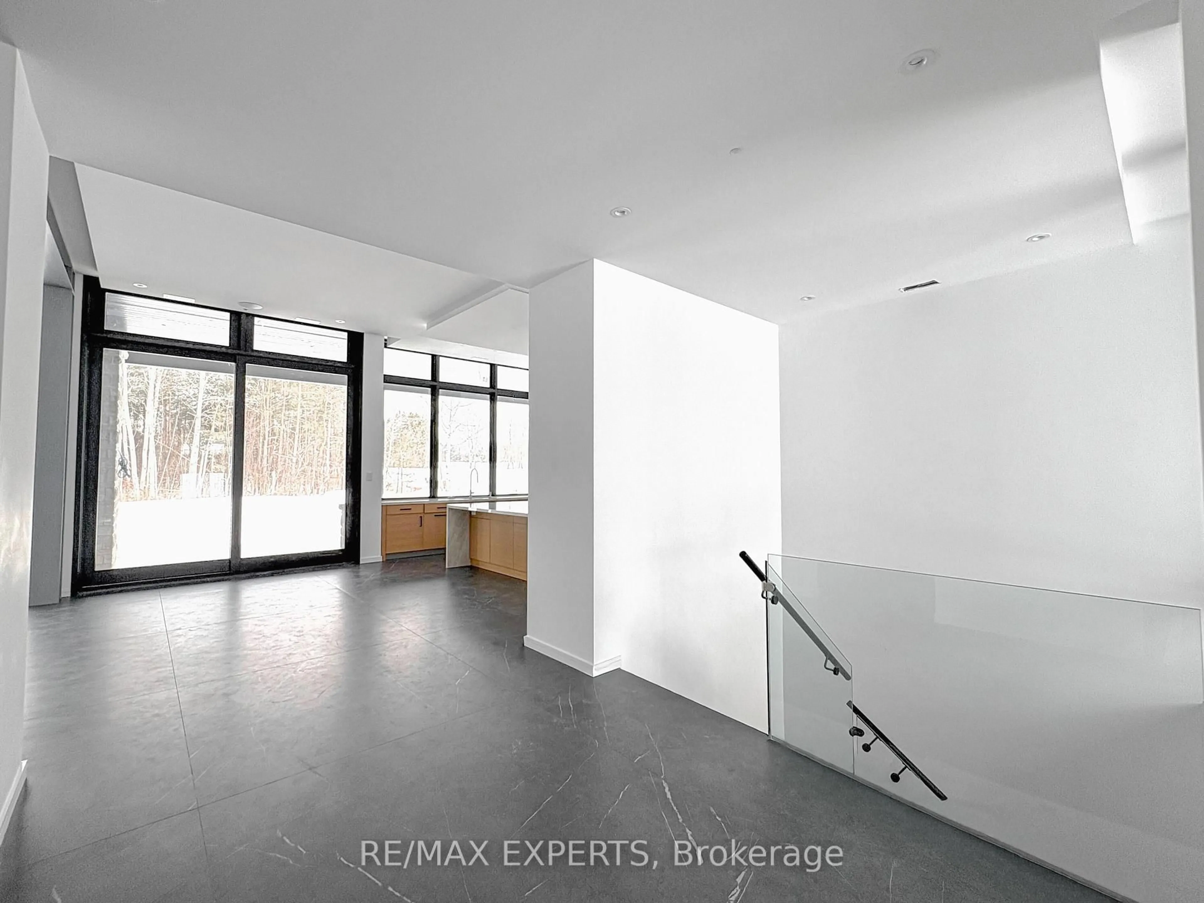 Indoor foyer for 130 Dale Cres, Bradford West Gwillimbury Ontario L0L 1L0