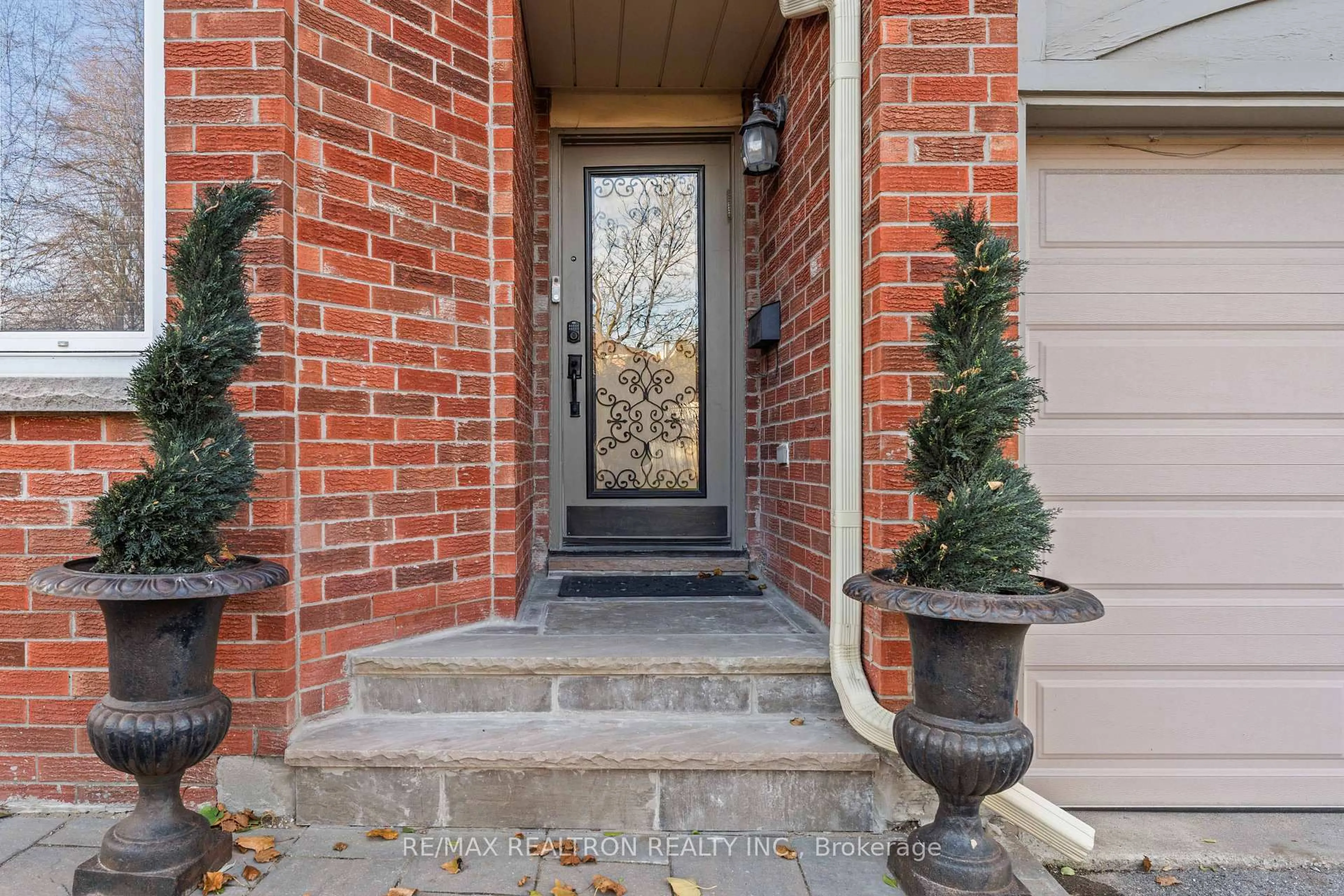 Unknown for 271 Rose Green Dr, Vaughan Ontario L4J 4S8