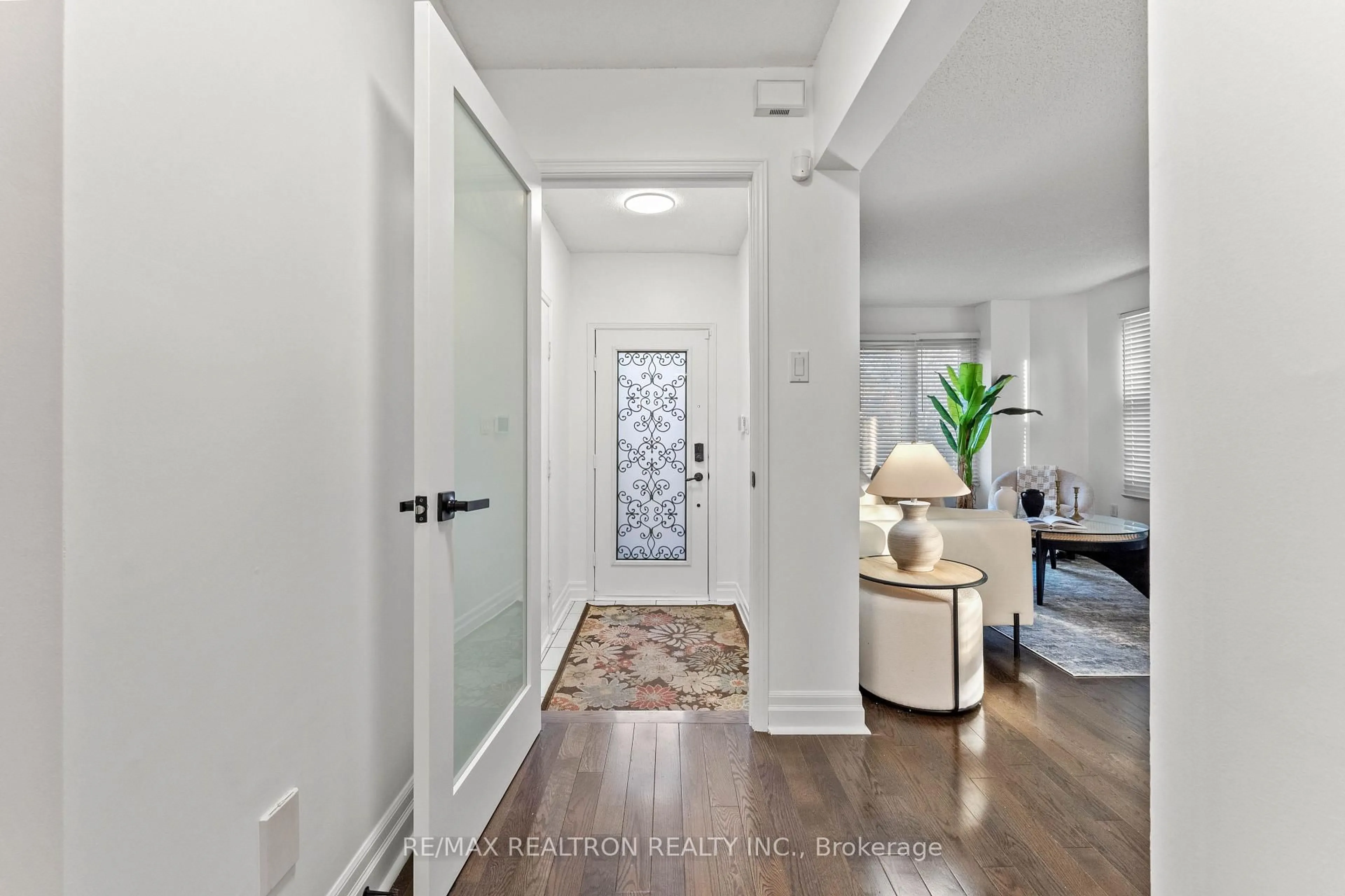 Indoor entryway for 271 Rose Green Dr, Vaughan Ontario L4J 4S8