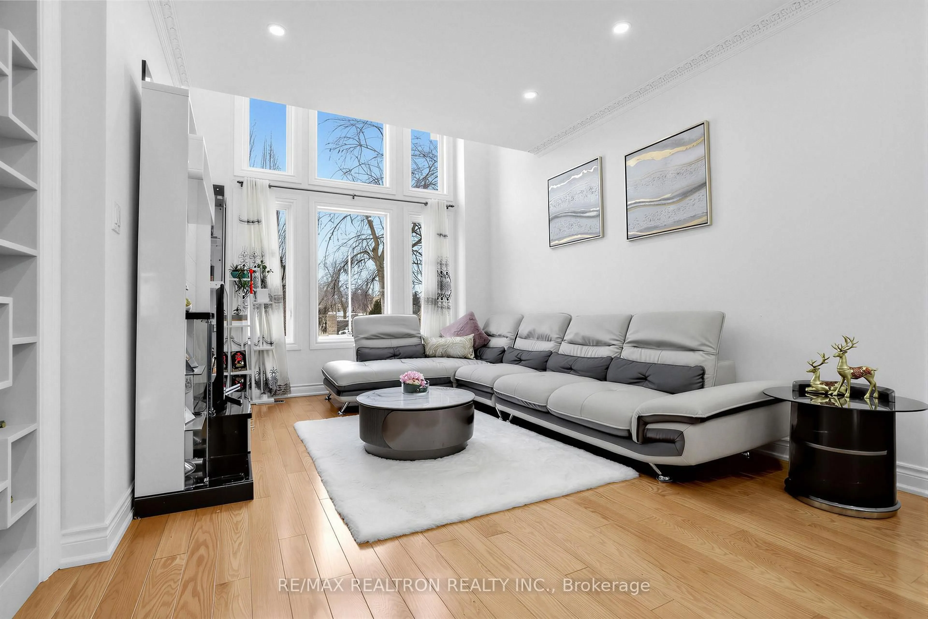 Living room with furniture, unknown for 71 Plum Tree Circ, Markham Ontario L6C 1V9