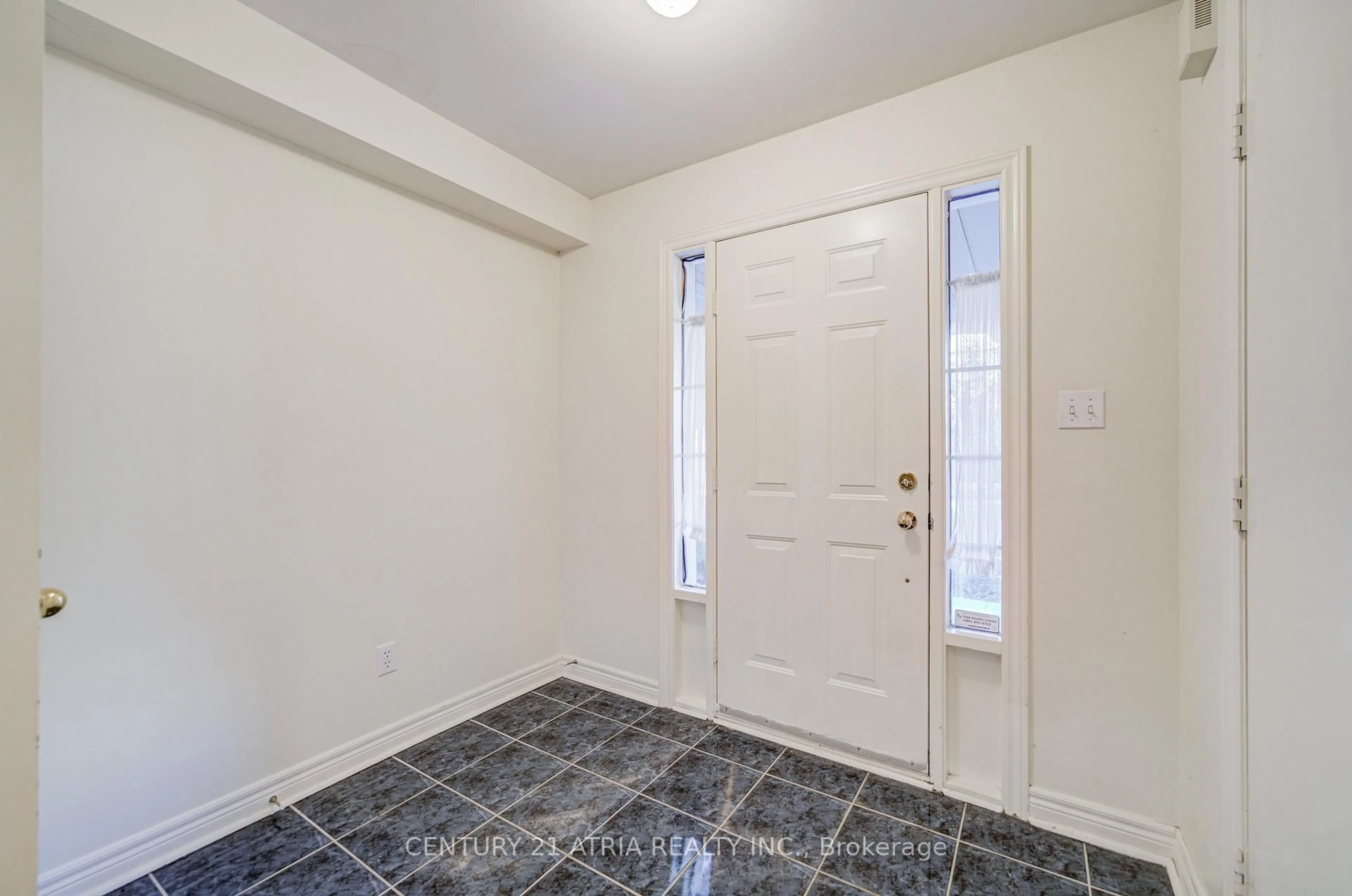 Indoor entryway for 190 Harding Blvd #108, Richmond Hill Ontario L4C 0J9
