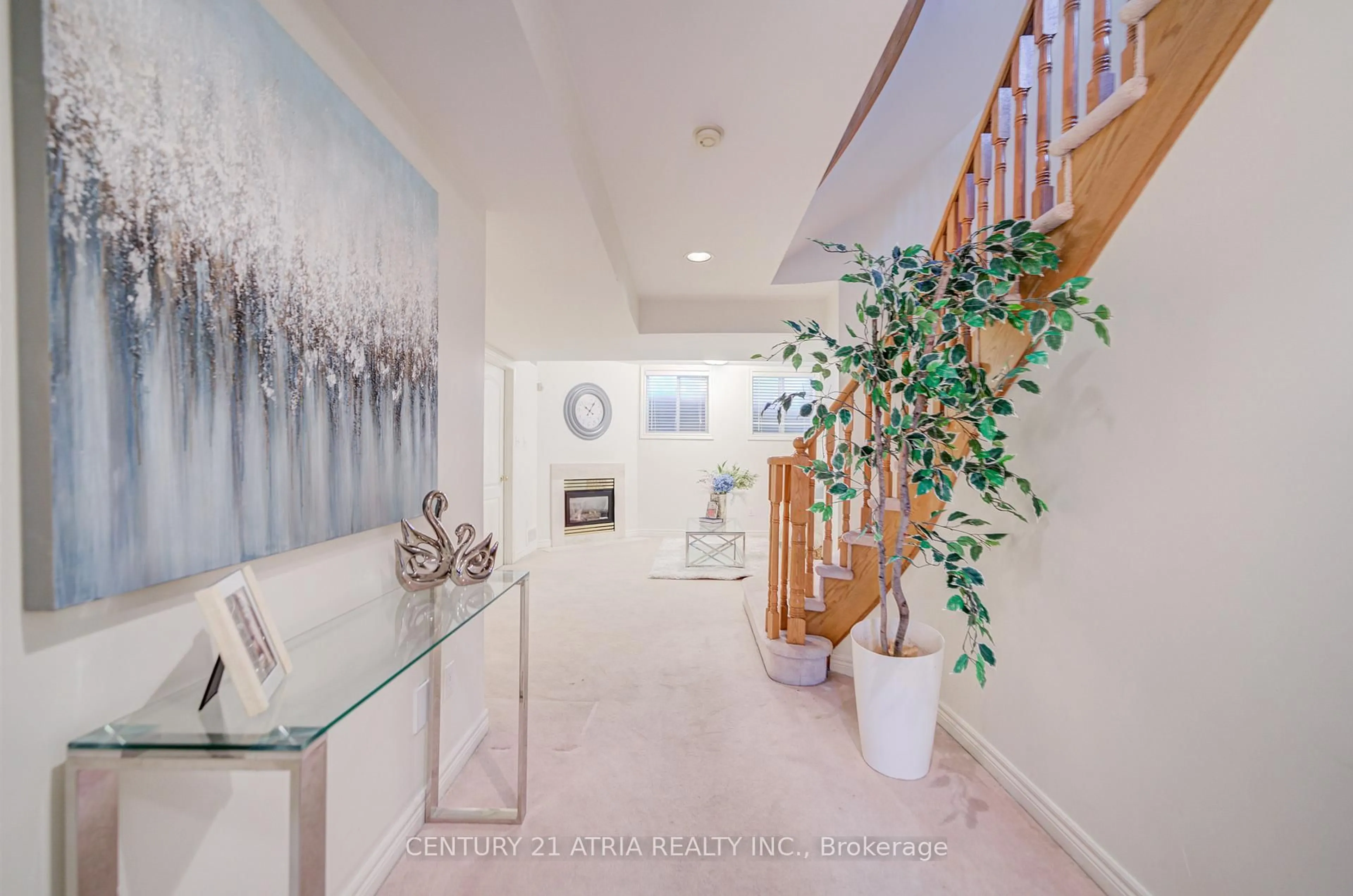 Indoor entryway for 190 Harding Blvd #108, Richmond Hill Ontario L4C 0J9