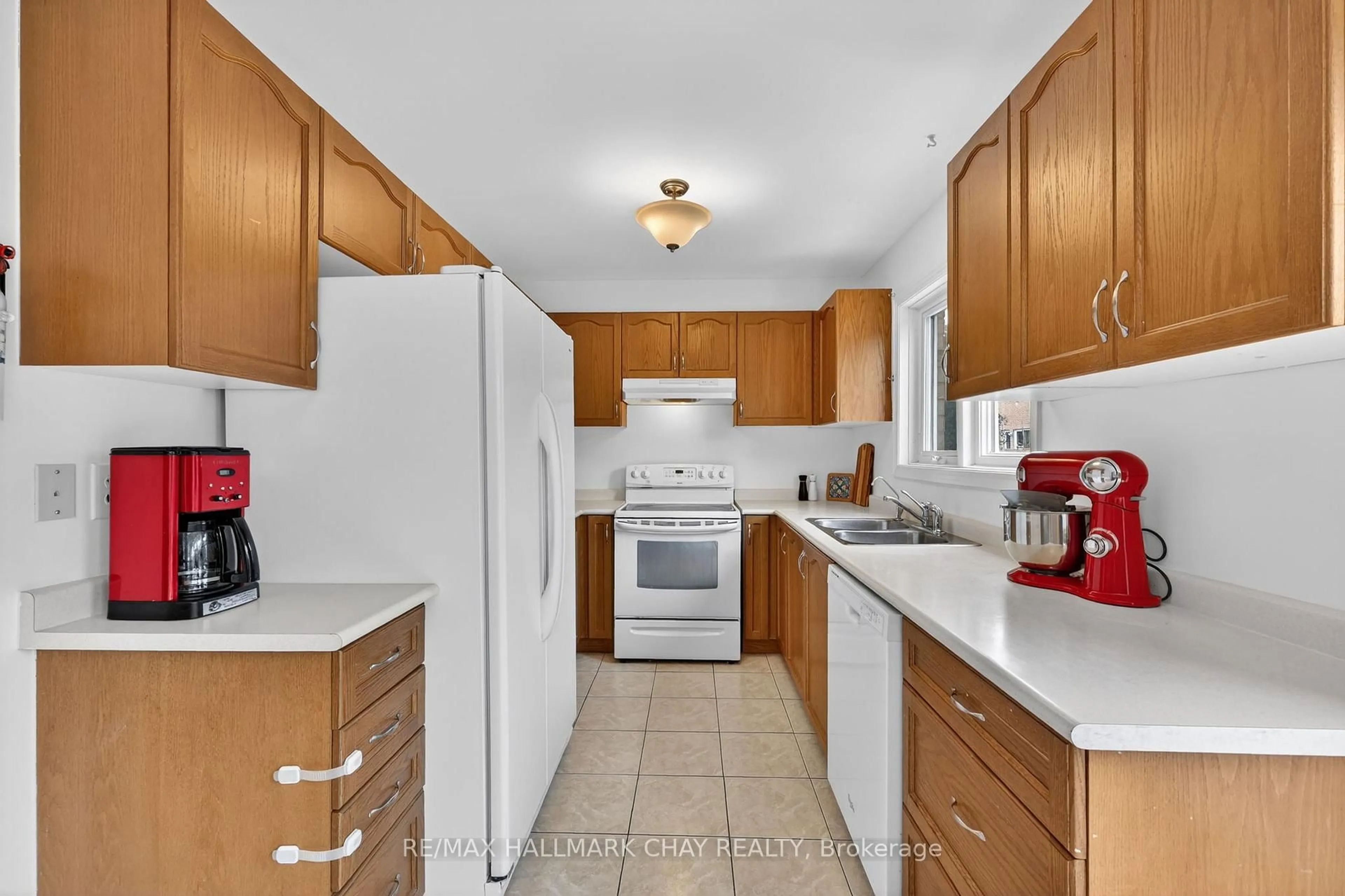 Standard kitchen, unknown for 83 Beare Tr, Newmarket Ontario L3X 3B3