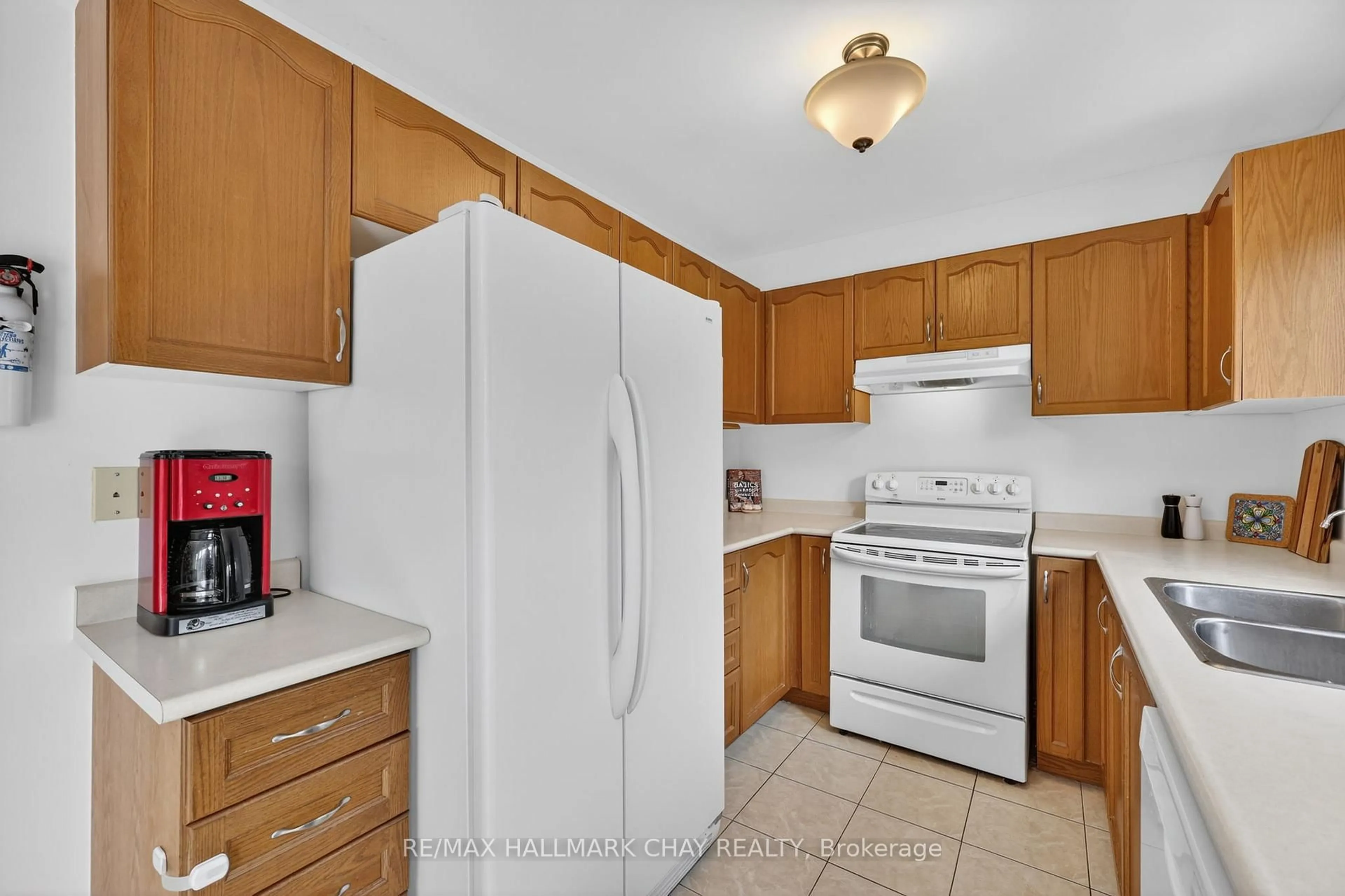 Standard kitchen, unknown for 83 Beare Tr, Newmarket Ontario L3X 3B3
