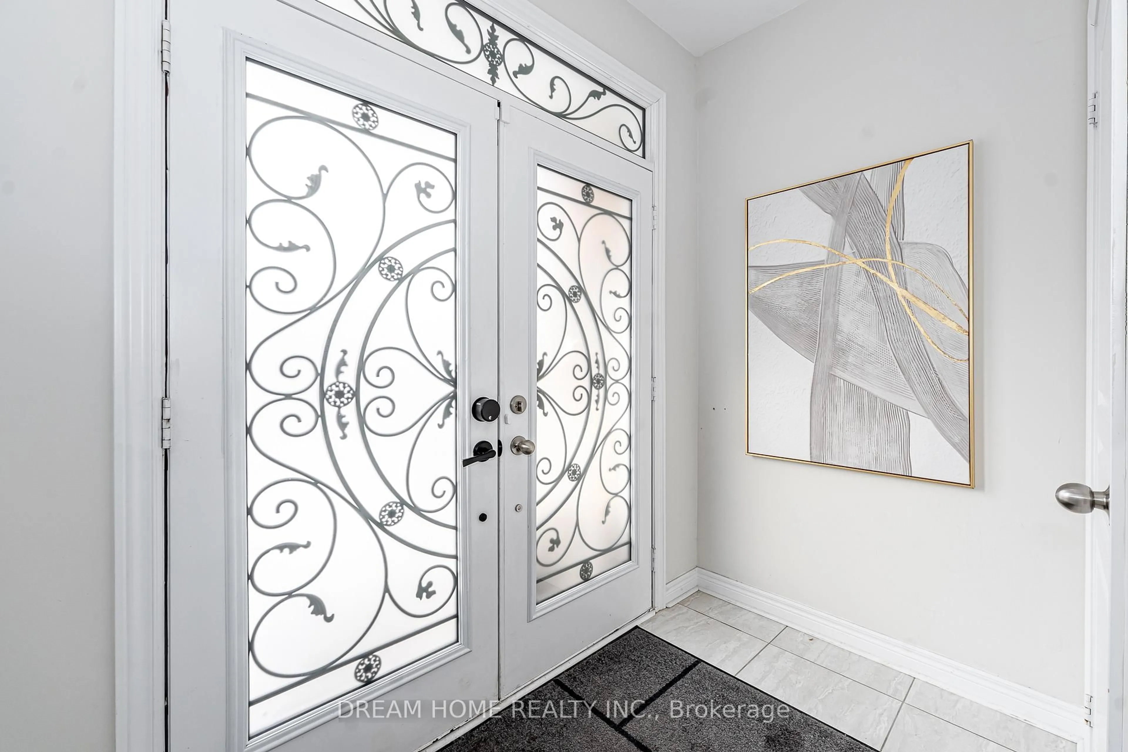 Indoor entryway for 11 Homer Cres, Aurora Ontario L4G 1B7