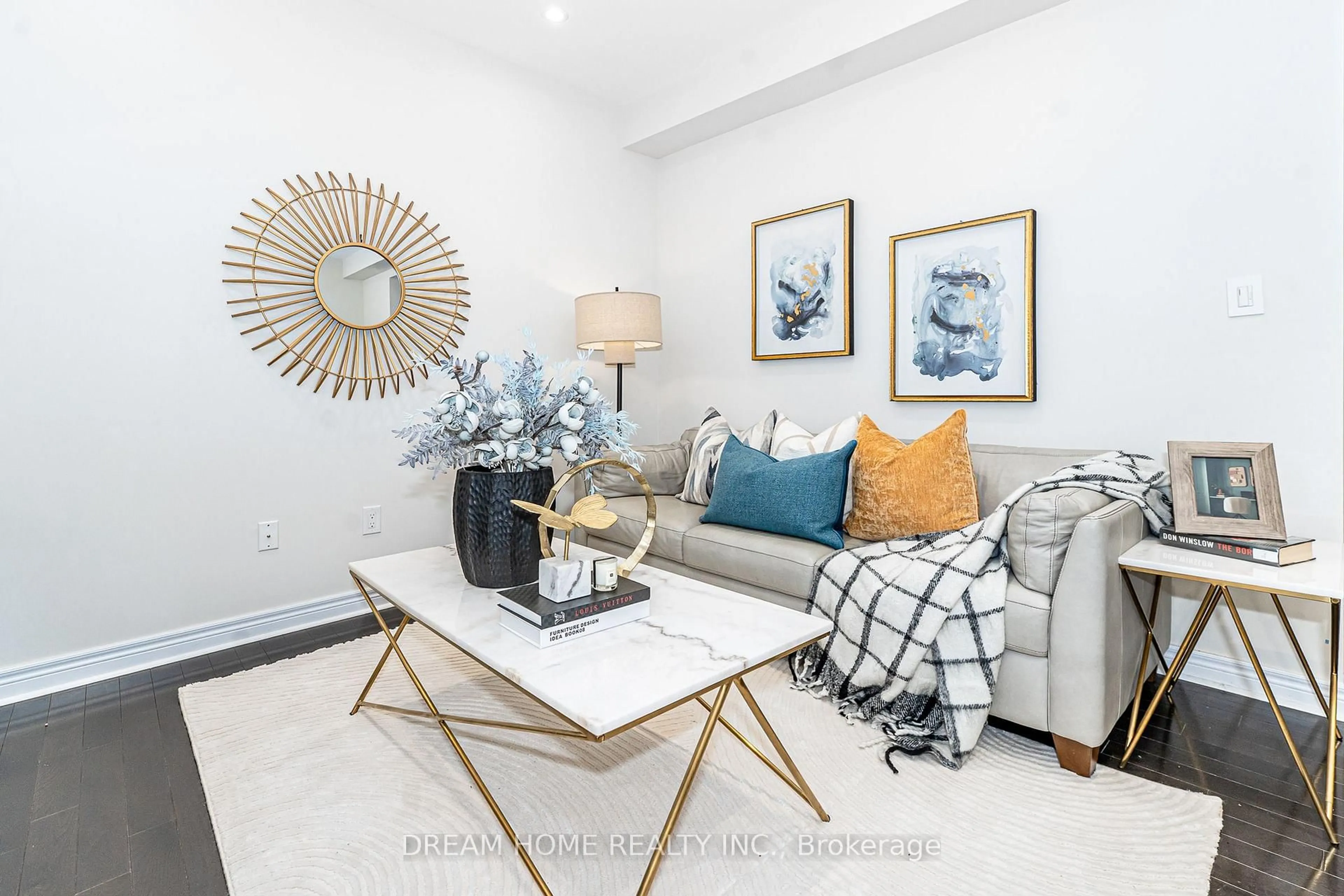 Living room with furniture, unknown for 11 Homer Cres, Aurora Ontario L4G 1B7