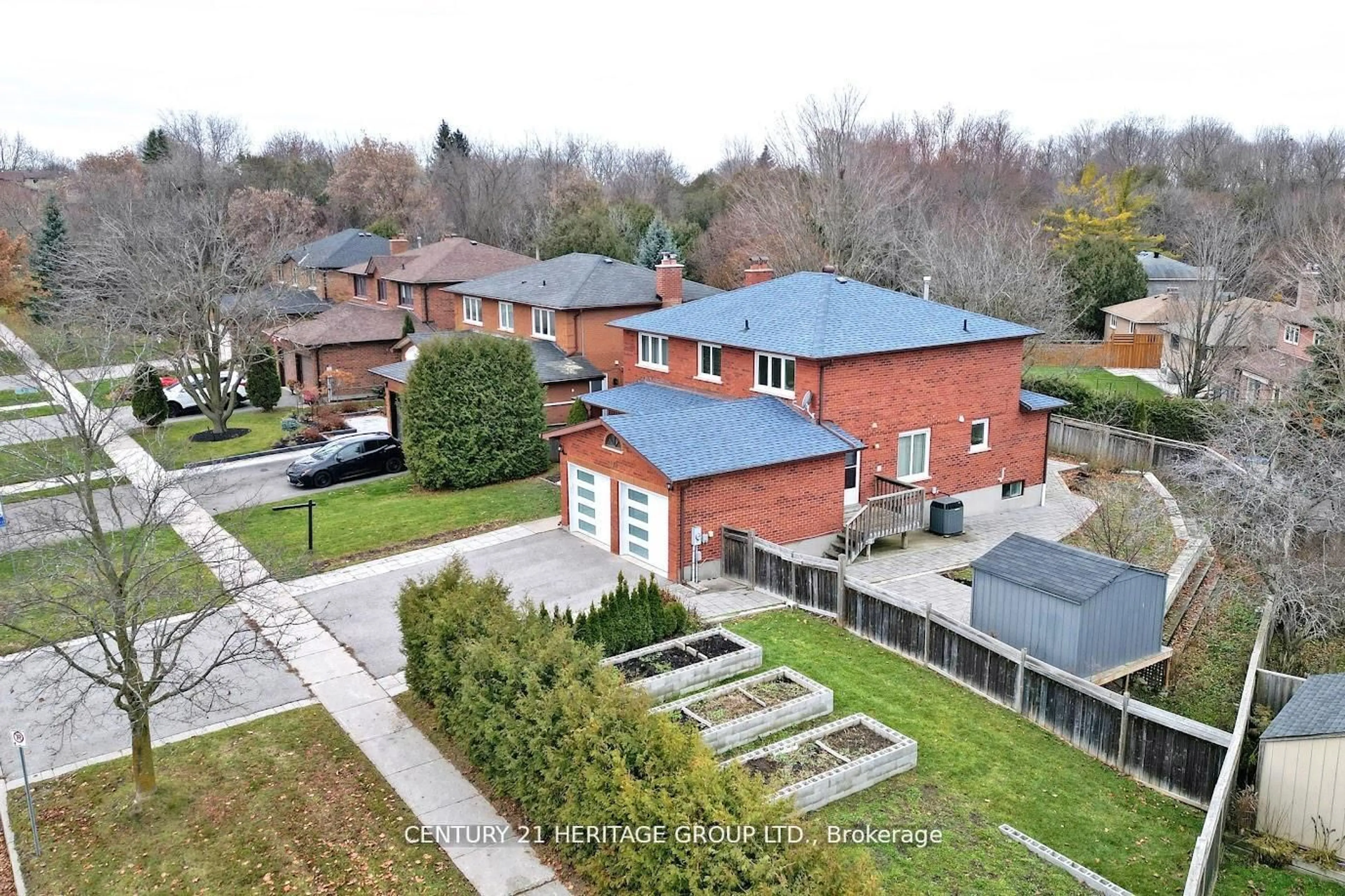 A pic from outside/outdoor area/front of a property/back of a property/a pic from drone, building for 178 Waratah Ave, Newmarket Ontario L3Y 6R4