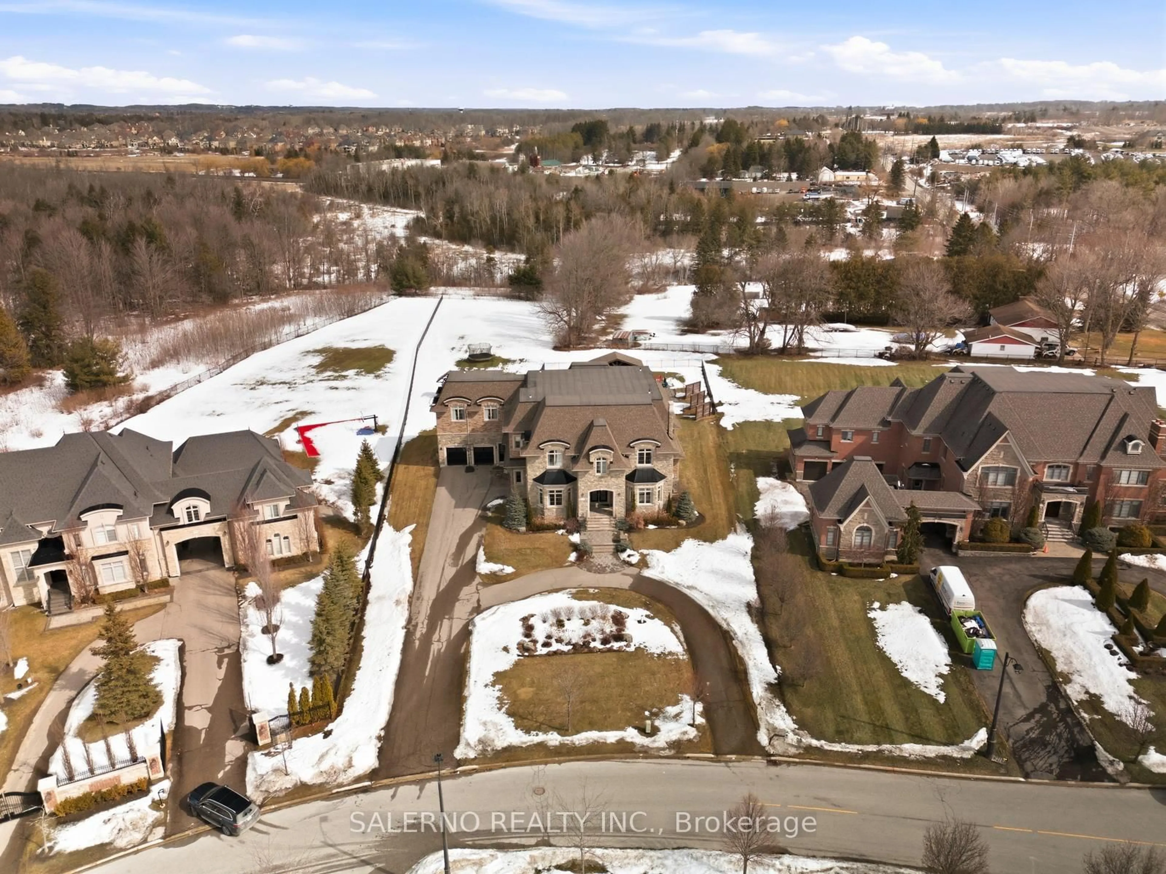 A pic from outside/outdoor area/front of a property/back of a property/a pic from drone, unknown for 21 Stallions Crt, Vaughan Ontario L6A 4V5