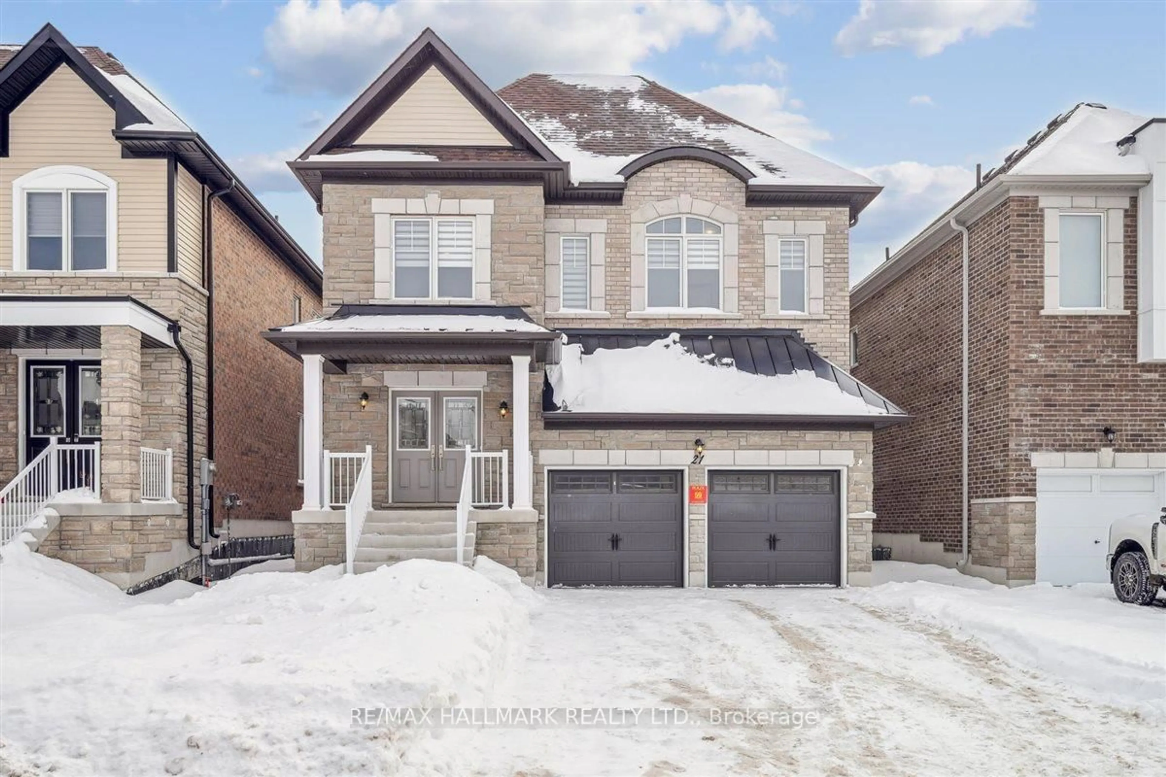 Home with brick exterior material, street for 21 La Reine Ave, Richmond Hill Ontario L4E 1N3