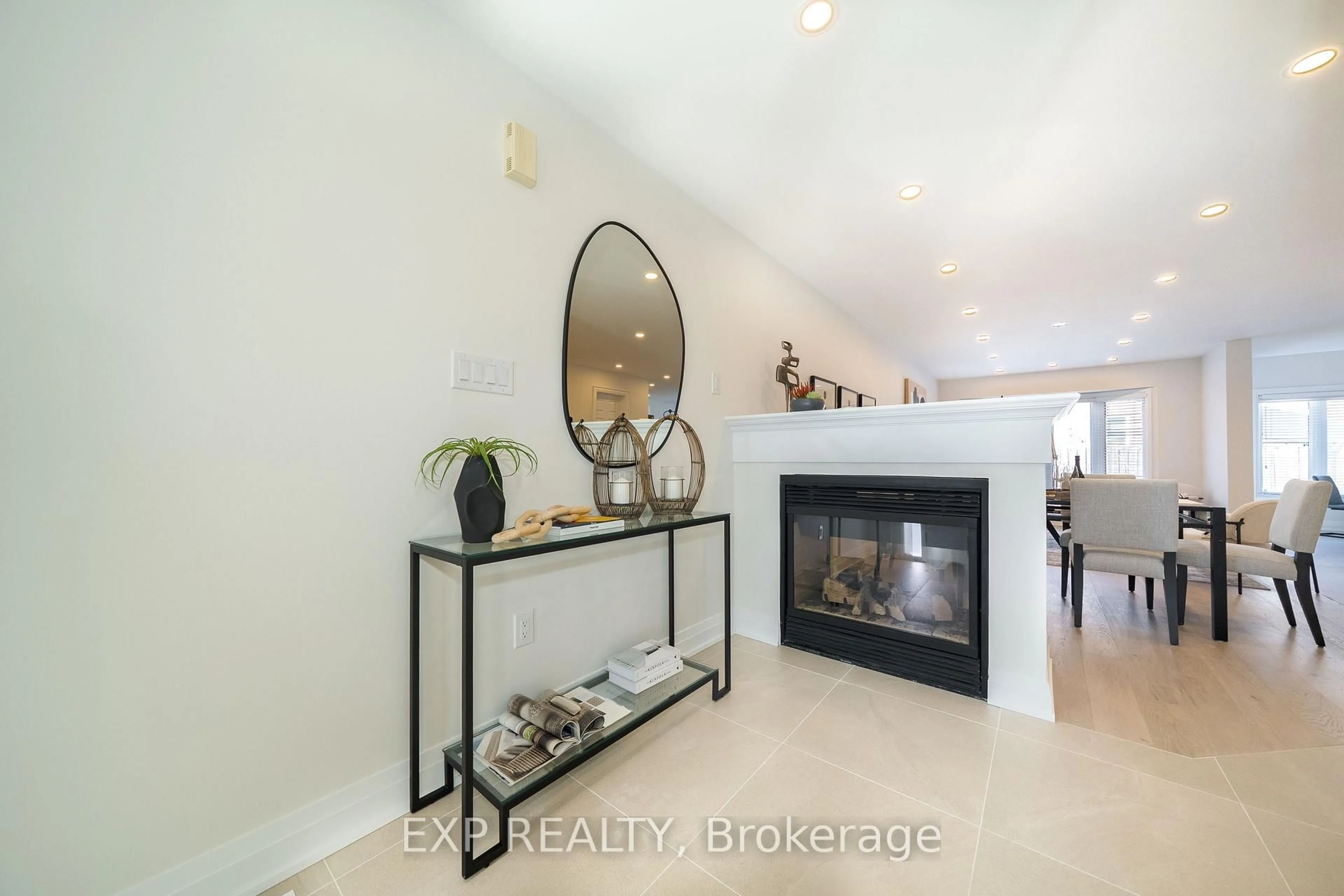 Indoor entryway for 40 Primont Dr, Richmond Hill Ontario L4S 2S1