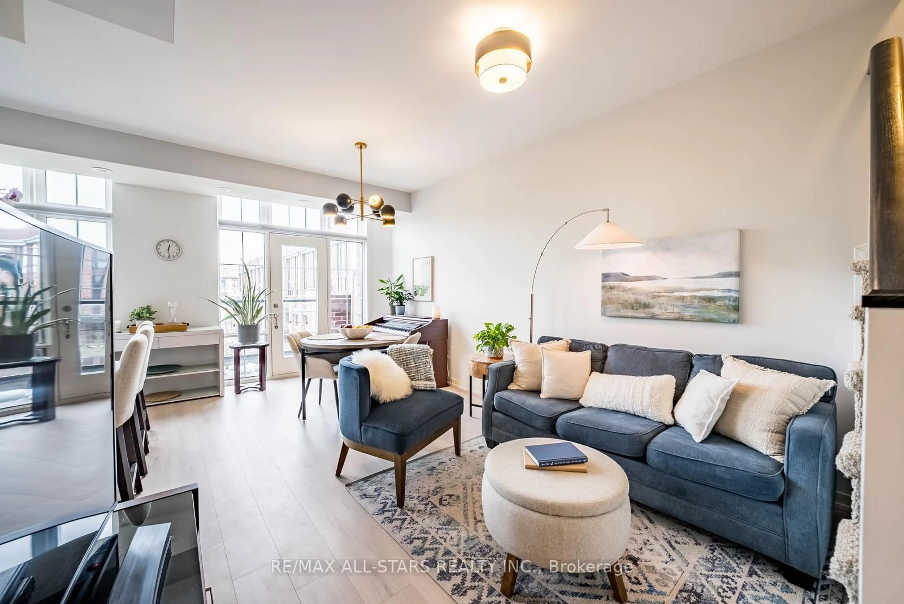 Living room with furniture, ceramic/tile floor for 2 Linsmore Pl #302, Whitchurch-Stouffville Ontario L4A 4T4