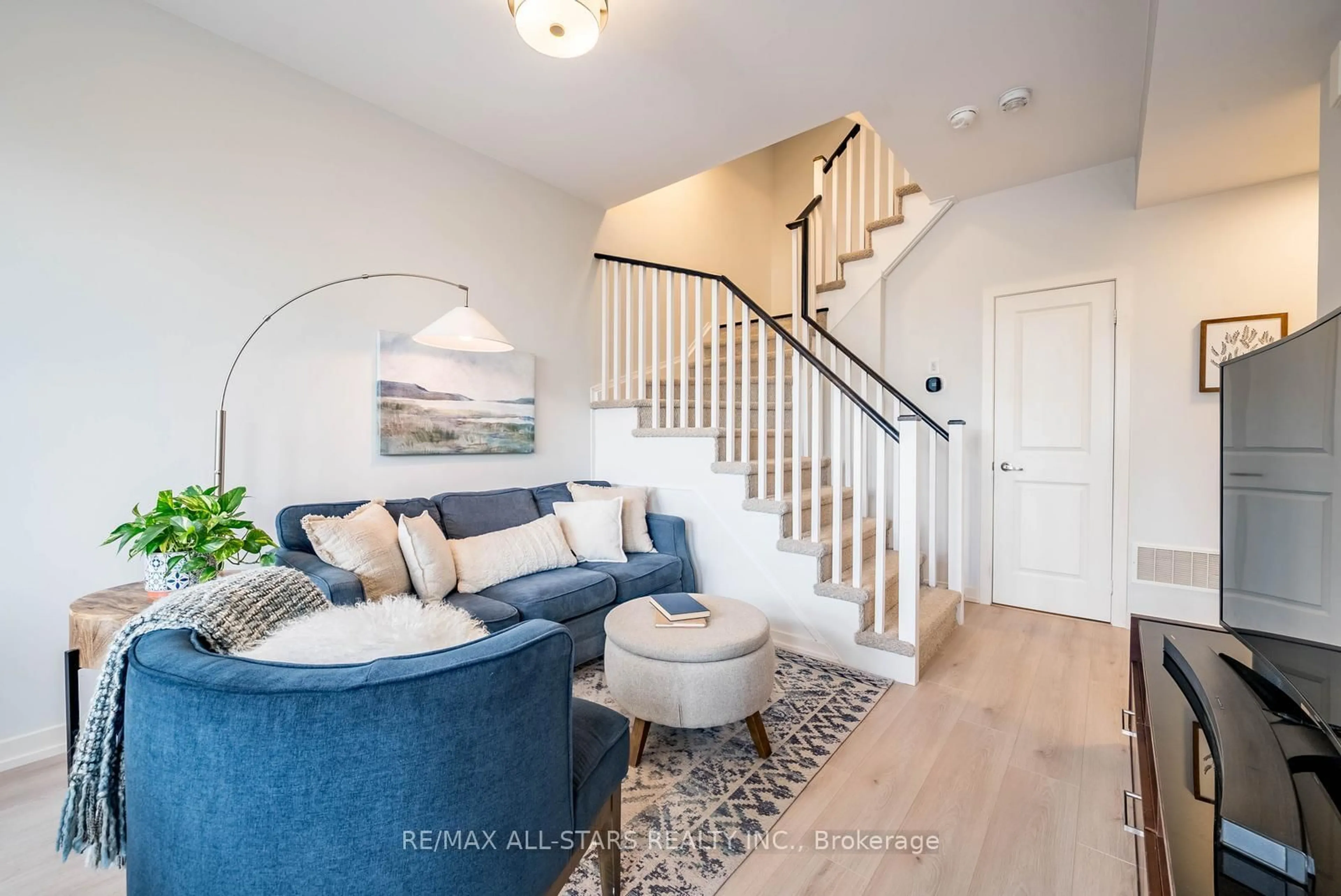 Unknown for 2 Linsmore Pl #302, Whitchurch-Stouffville Ontario L4A 4T4