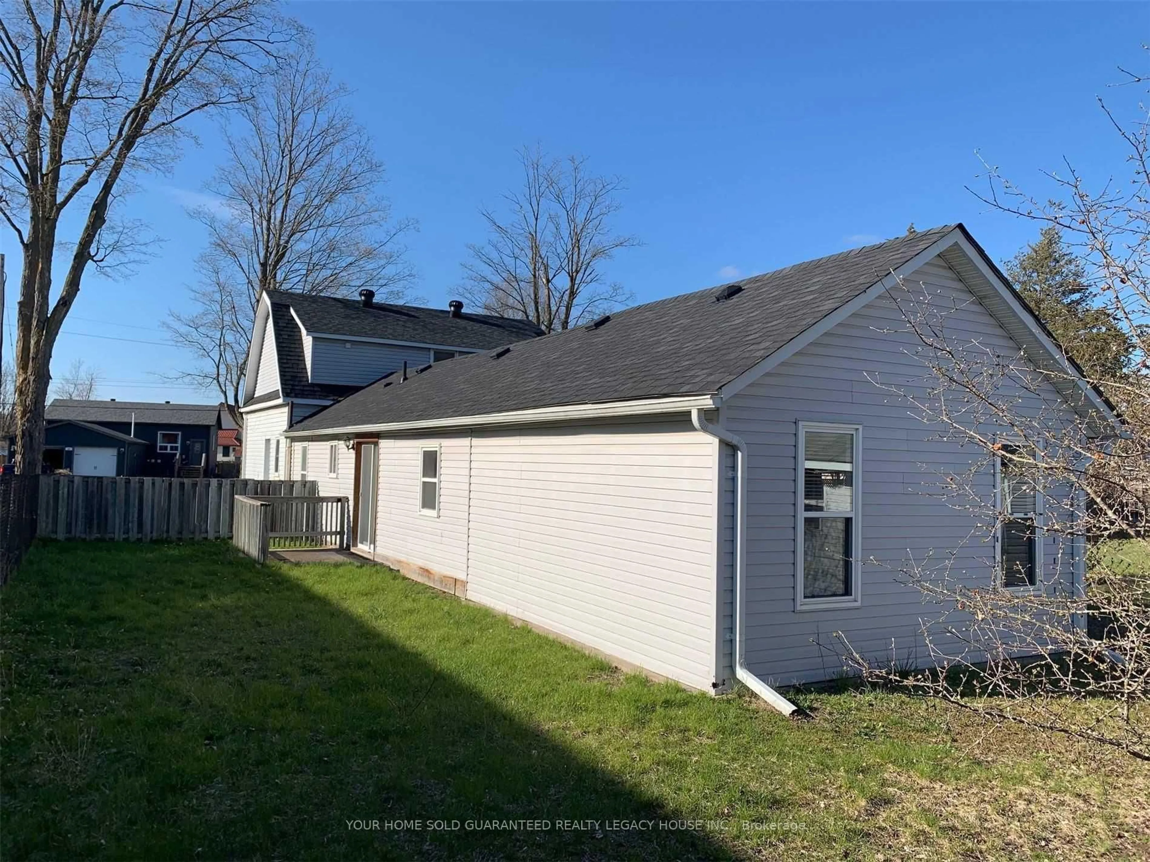 A pic from outside/outdoor area/front of a property/back of a property/a pic from drone, street for 52 Margaret St, Essa Ontario L0M 1B0