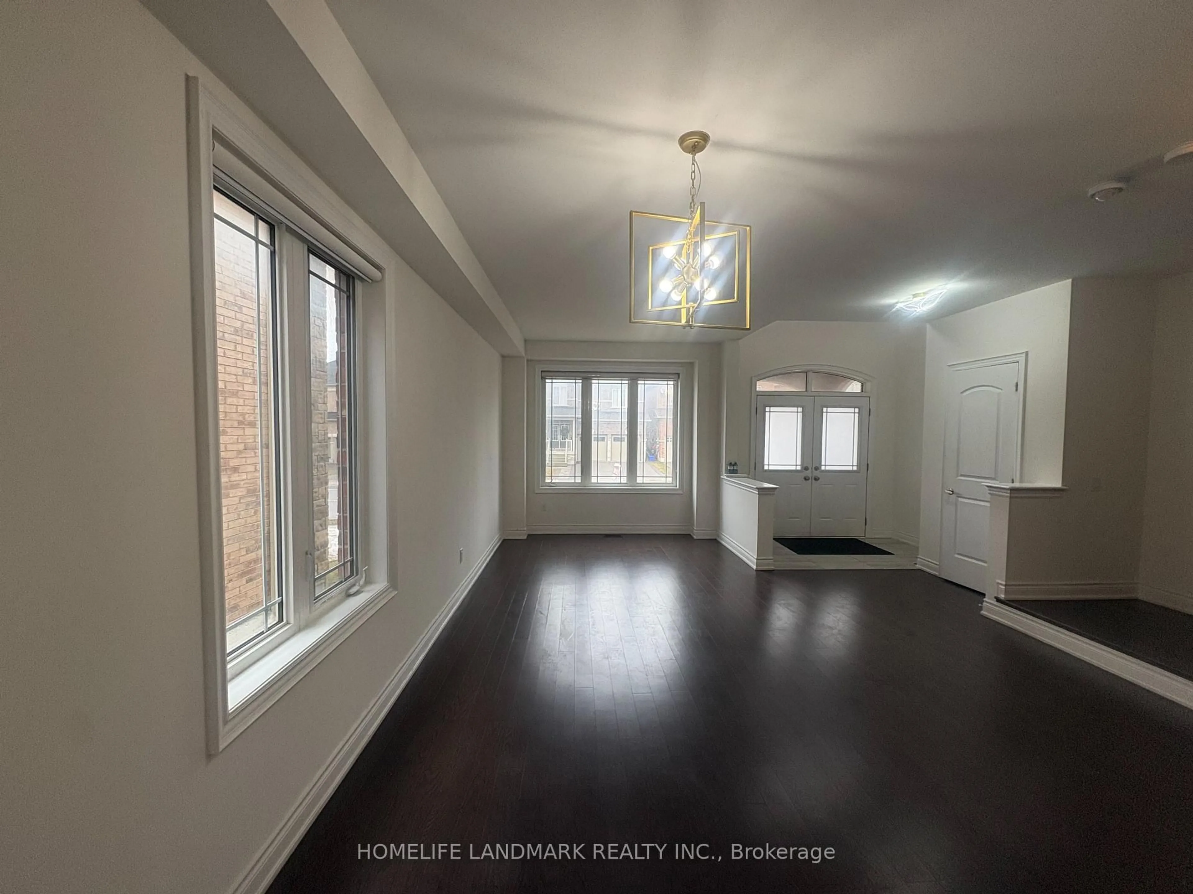 A pic of a room for 95 Walter English Dr, East Gwillimbury Ontario L9N 0R8