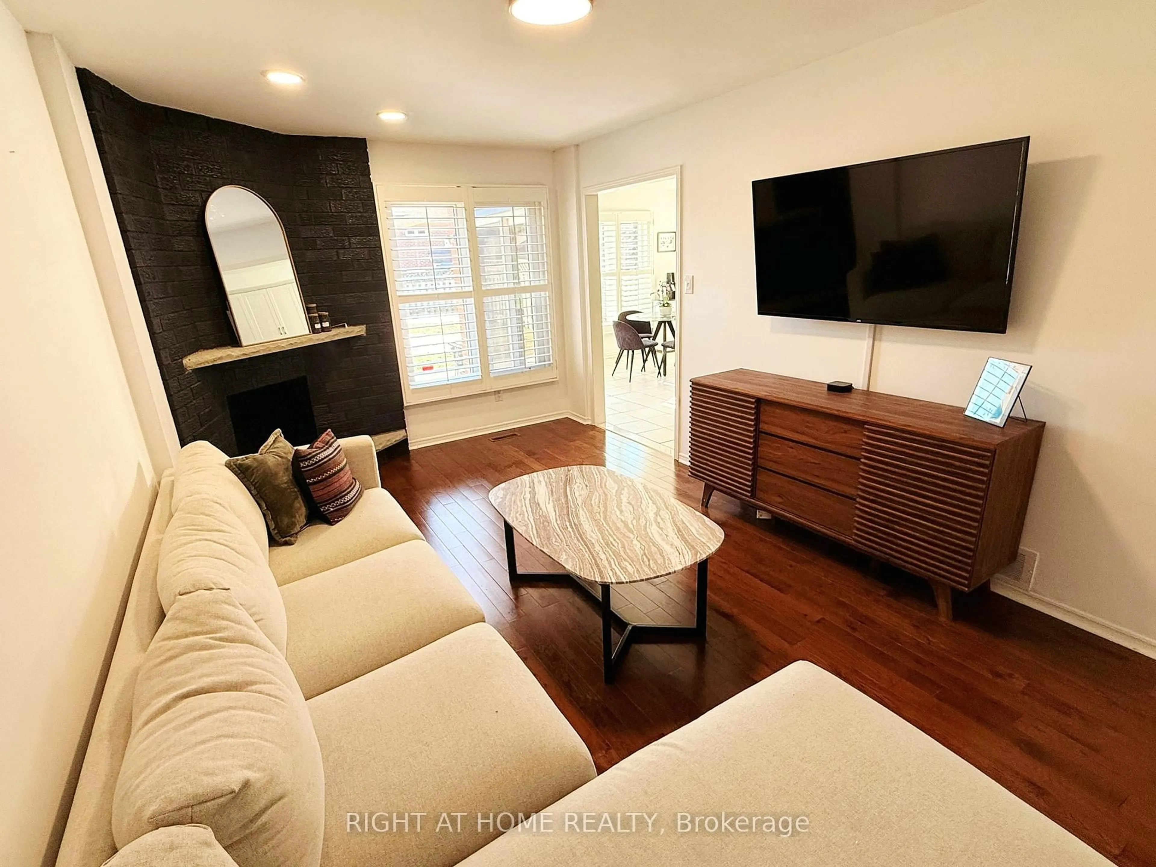 Living room with furniture, wood/laminate floor for 94 Afton Cres, Vaughan Ontario L6A 1G9