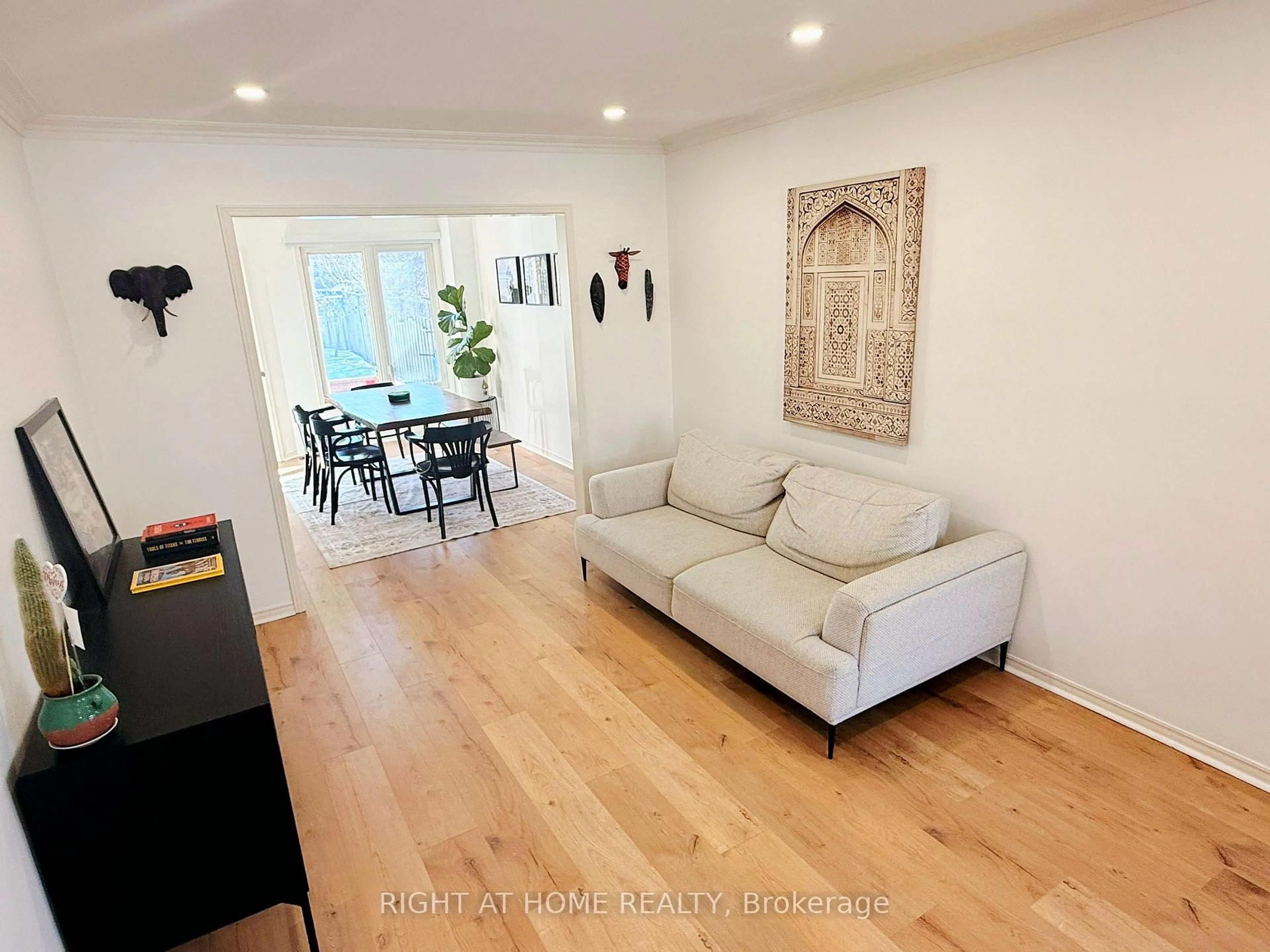 Living room with furniture, wood/laminate floor for 94 Afton Cres, Vaughan Ontario L6A 1G9