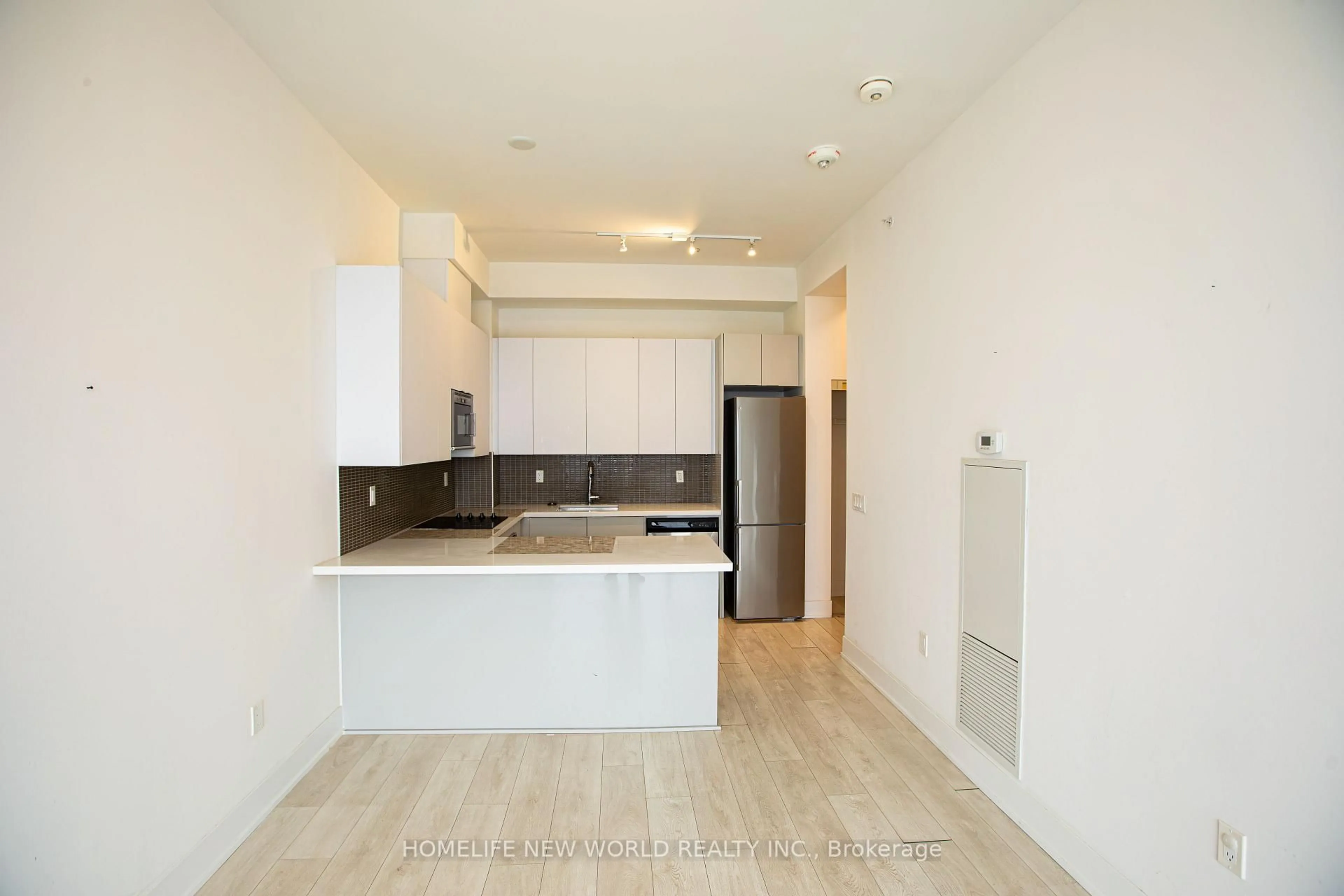Standard kitchen, ceramic/tile floor for 2908 Highway 7 Rd #527, Vaughan Ontario L4K 0K5