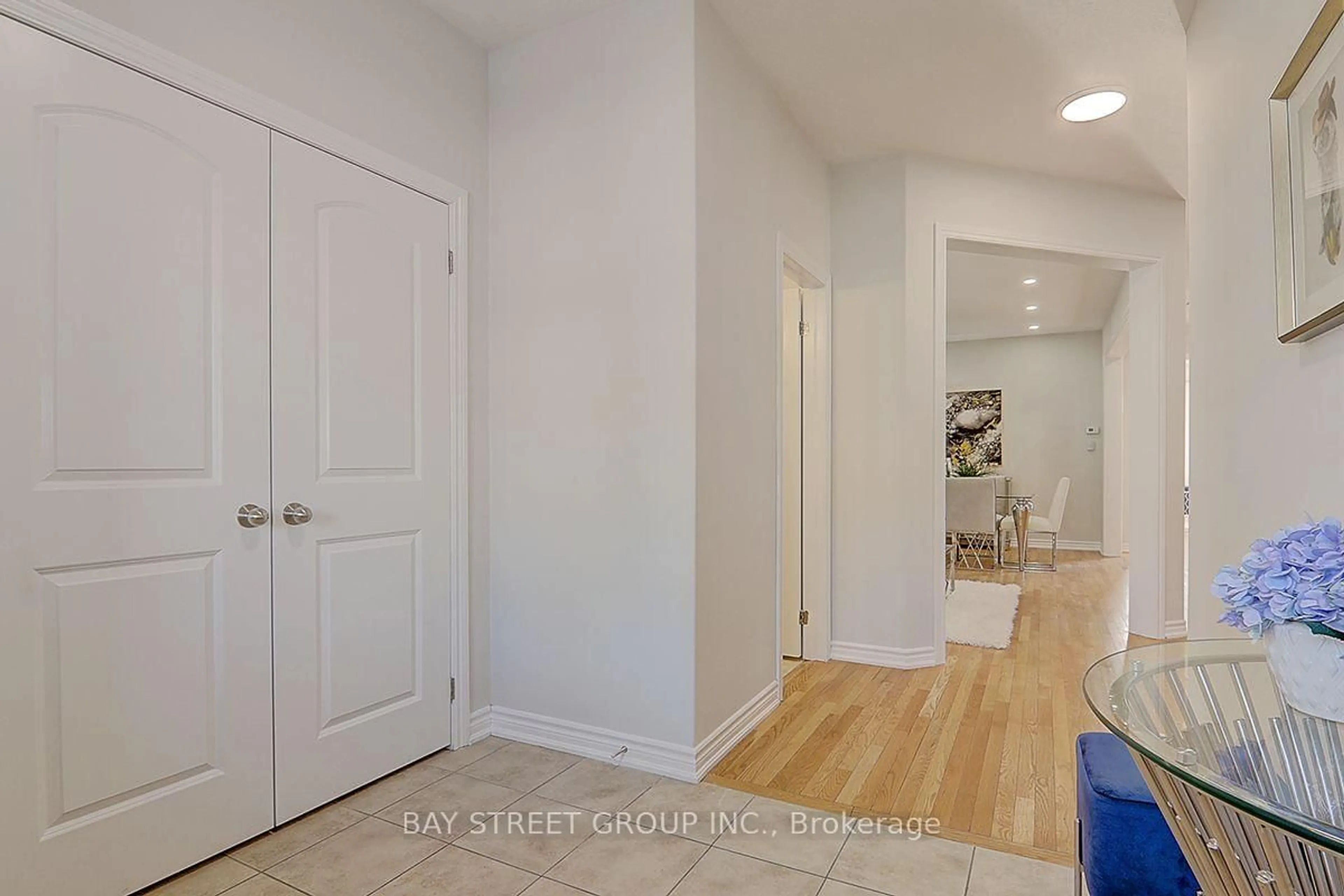 Indoor entryway for 29 Bamburg St, Georgina Ontario L0E 1R0