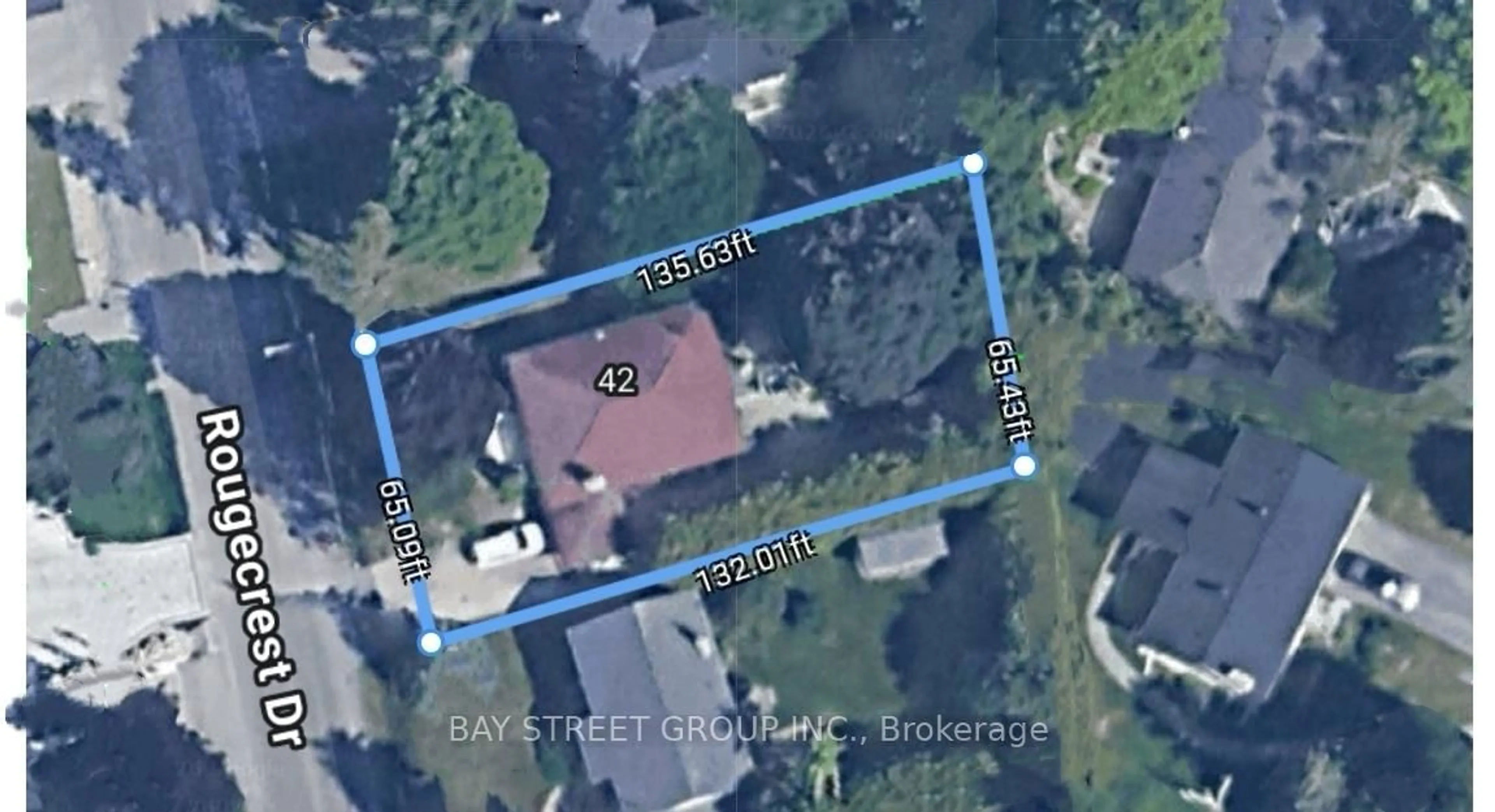 A pic from outside/outdoor area/front of a property/back of a property/a pic from drone, street for 42 Rougecrest Dr, Markham Ontario L3P 3B6