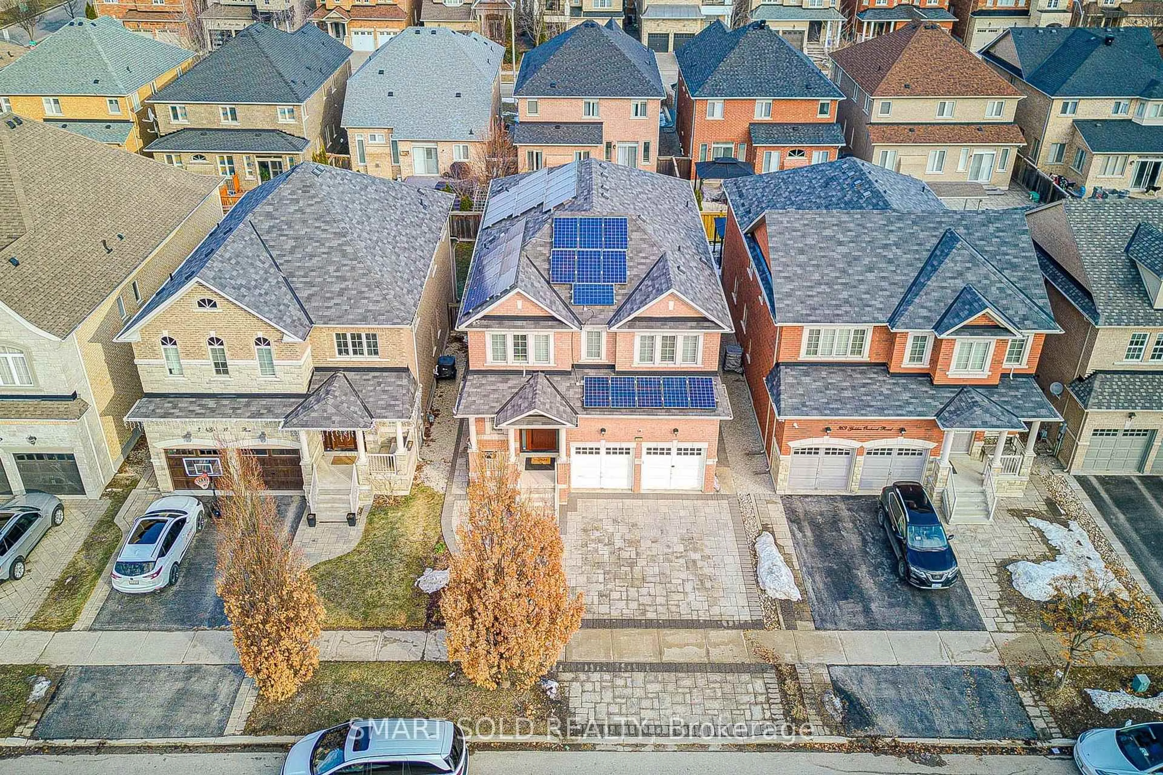 A pic from outside/outdoor area/front of a property/back of a property/a pic from drone, street for 365 Golden Orchard Rd, Vaughan Ontario L6A 0N6