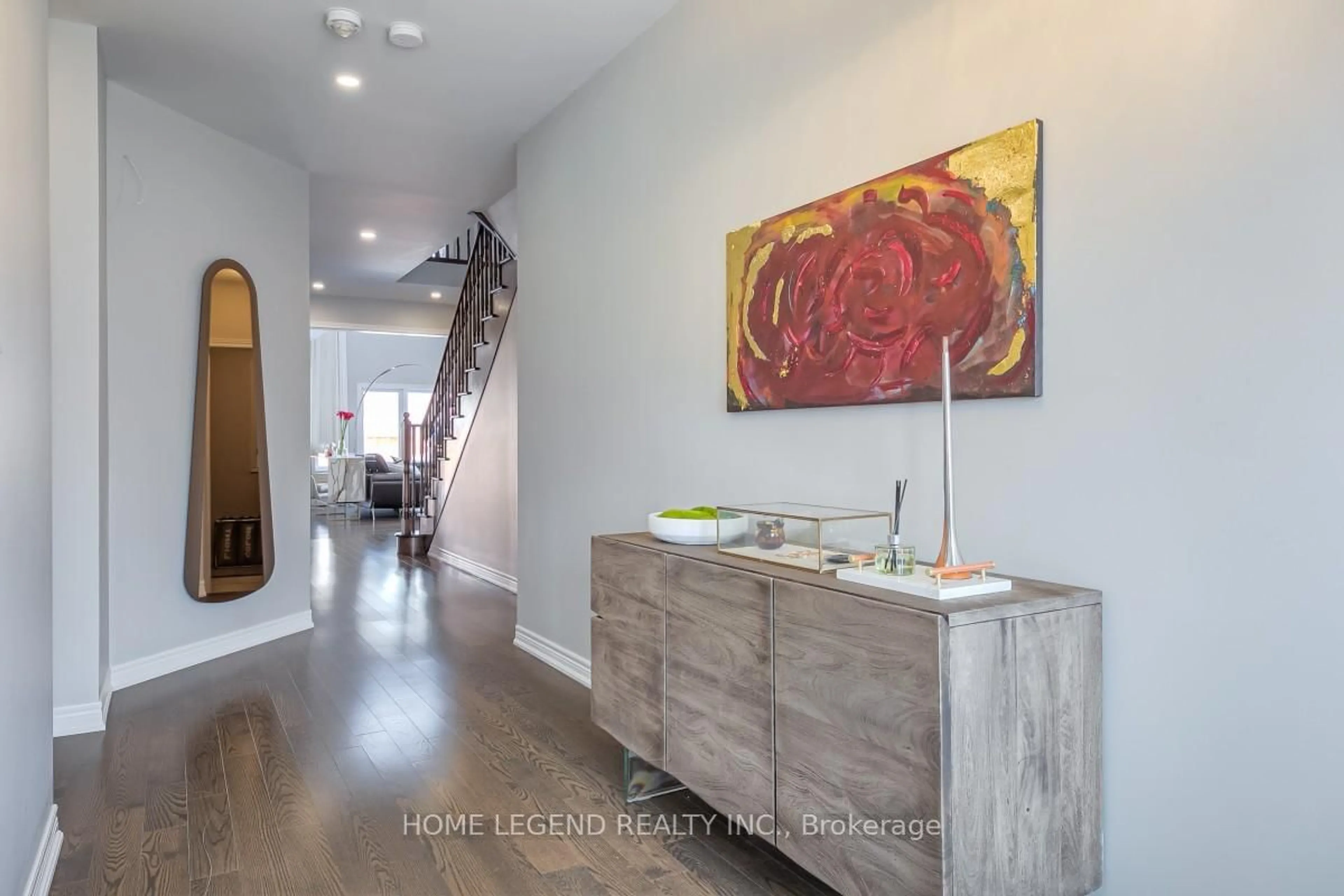 Indoor entryway for 1036 Cole St, Innisfil Ontario L9S 0J9