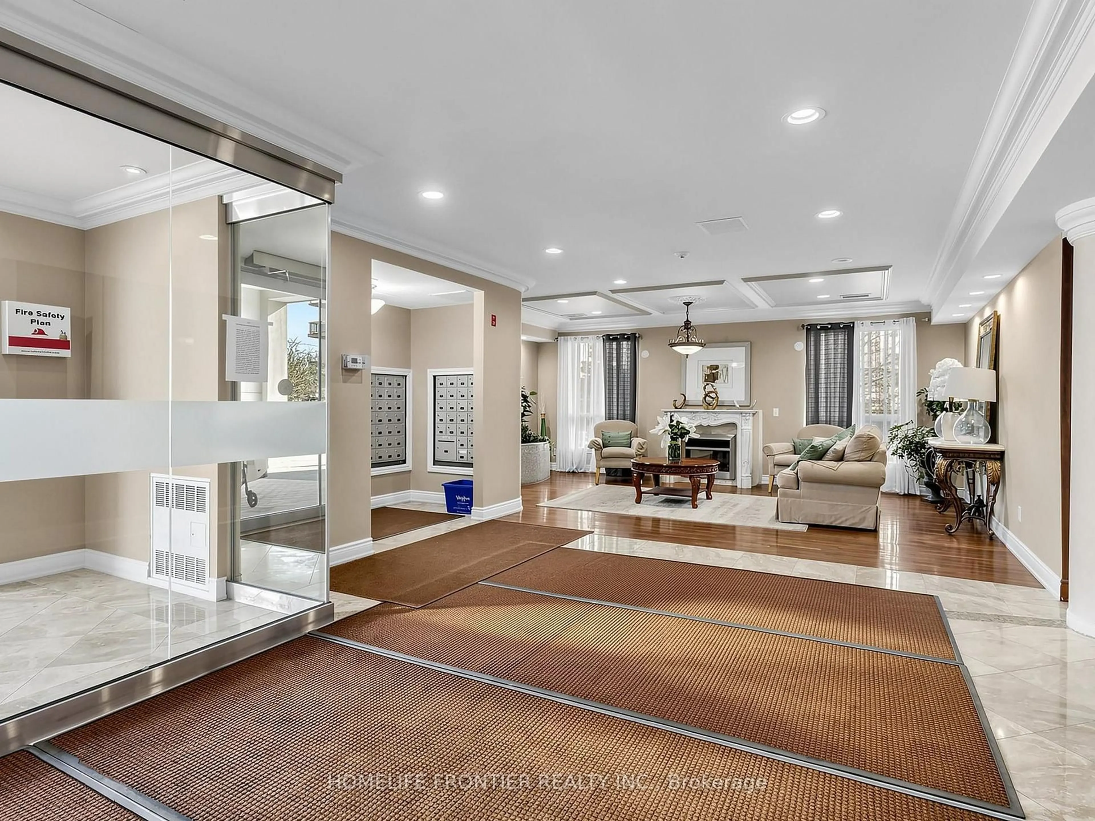 Indoor foyer for 1 Maison Park Crt #621, Vaughan Ontario L4J 9K1