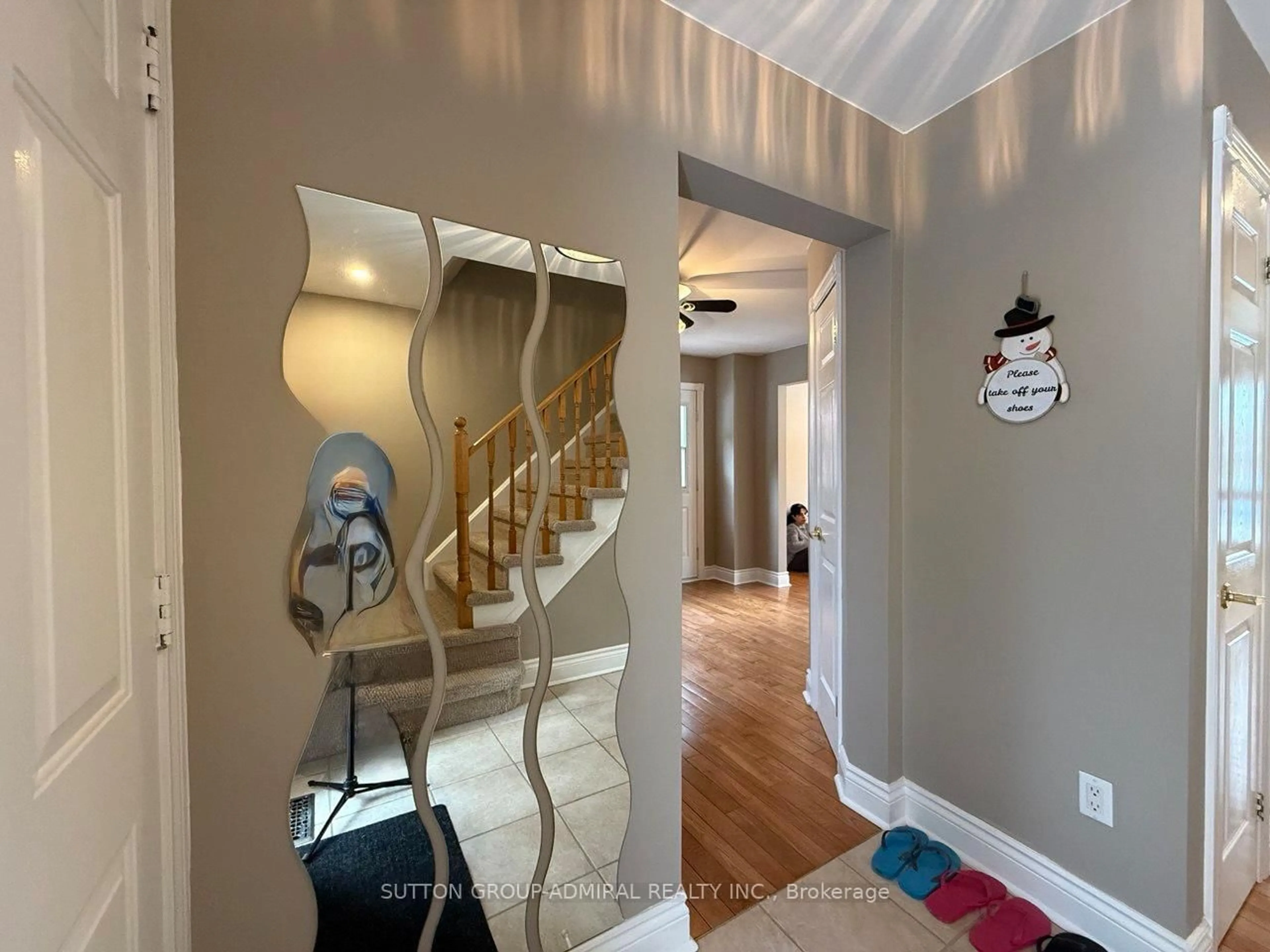 Indoor entryway for 39 April Gdns, Aurora Ontario L4G 4R7