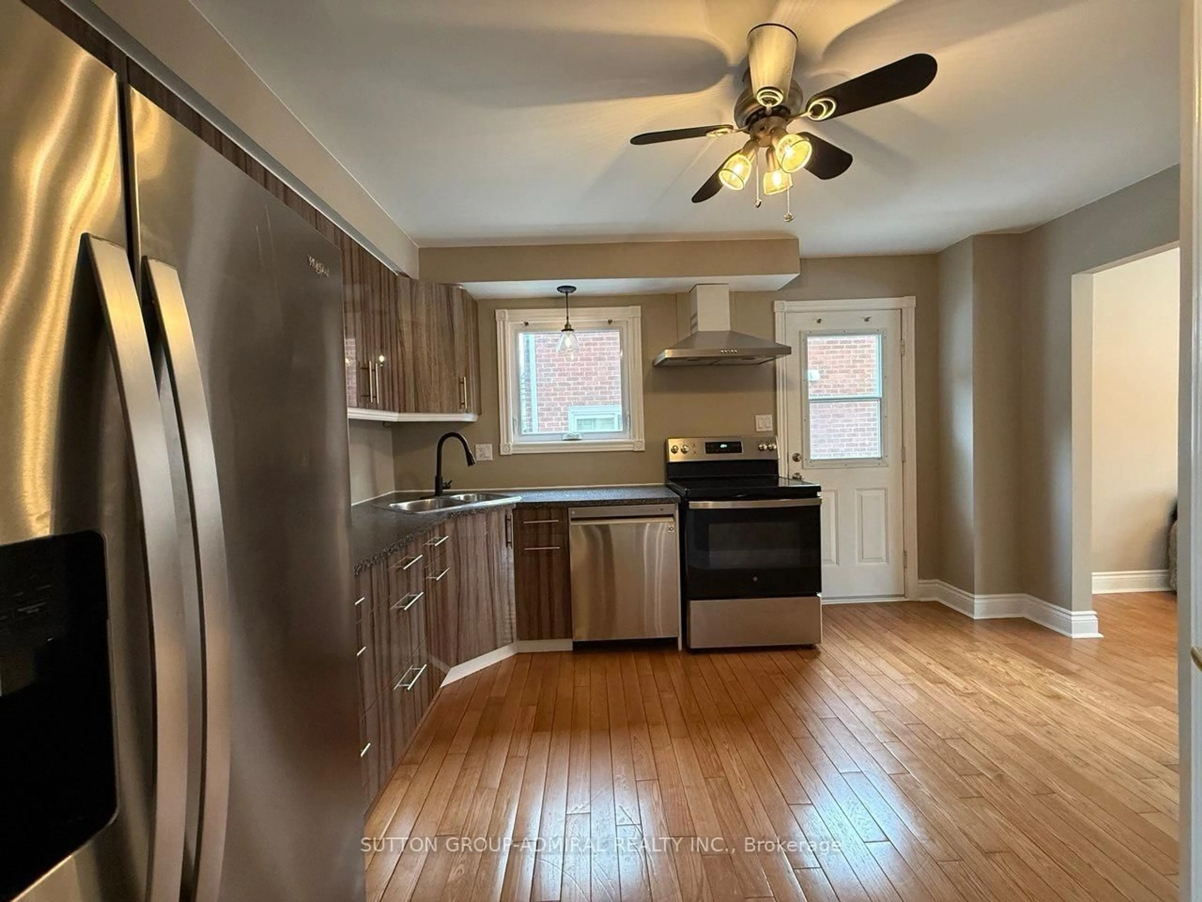 Unknown for 39 April Gdns, Aurora Ontario L4G 4R7