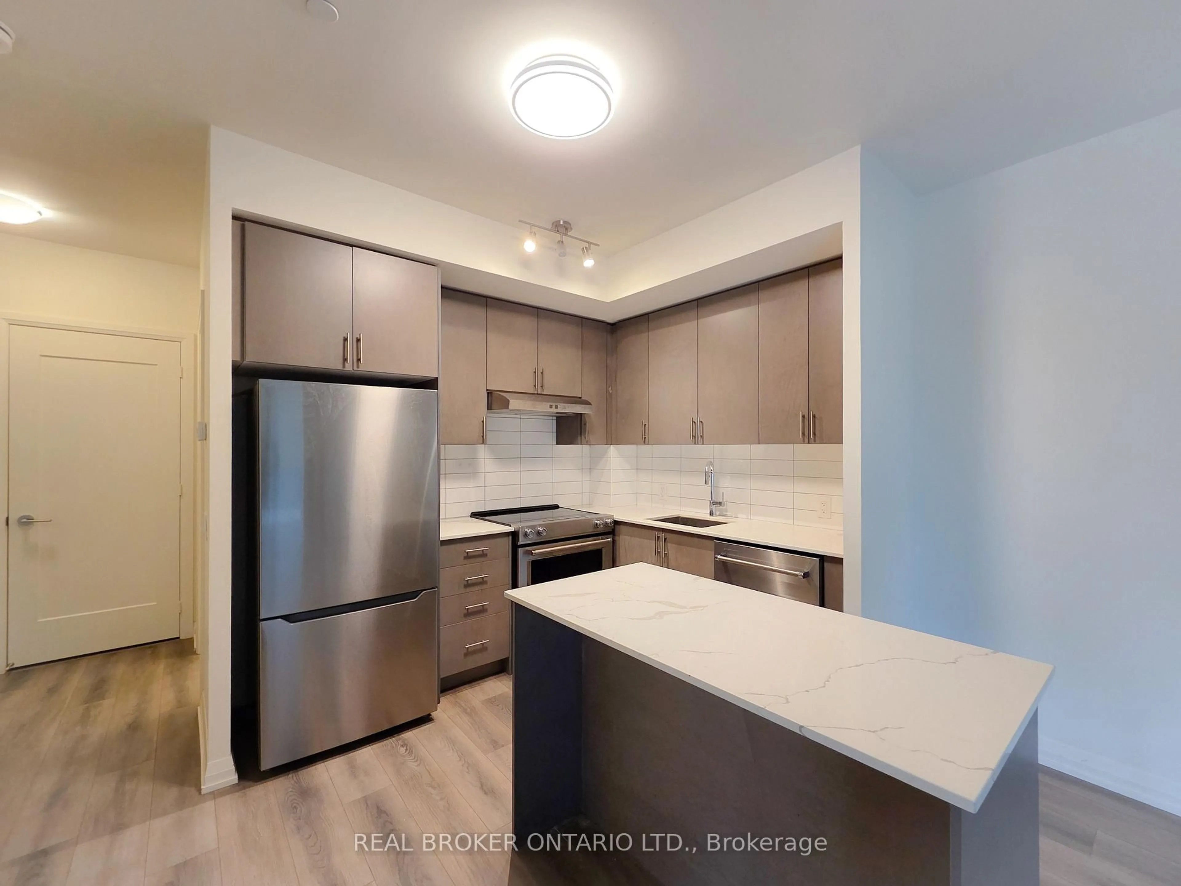 Standard kitchen, unknown for 9000 Jane St #618, Vaughan Ontario L4K 0M6